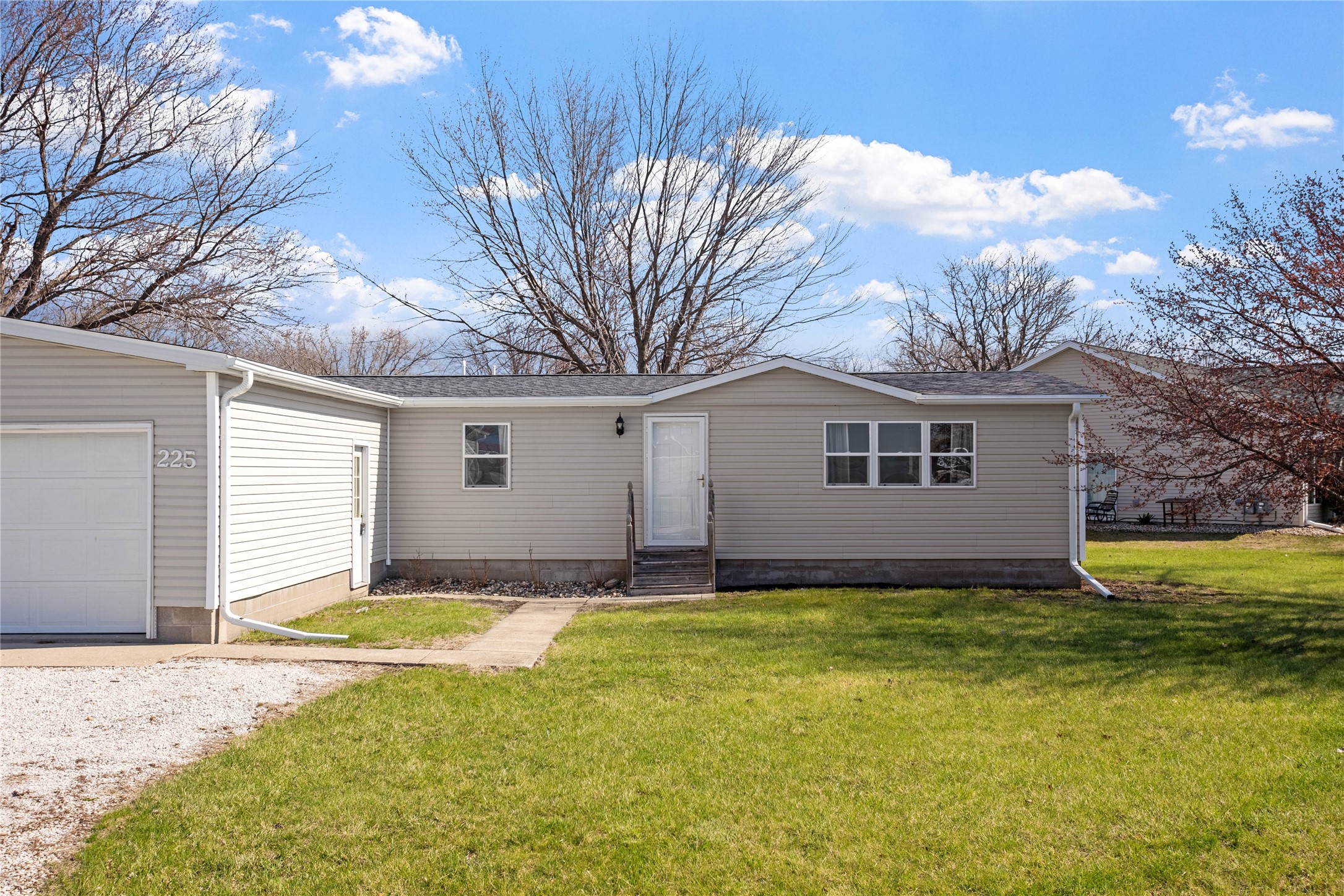 225 Haws Drive Property Photo 2