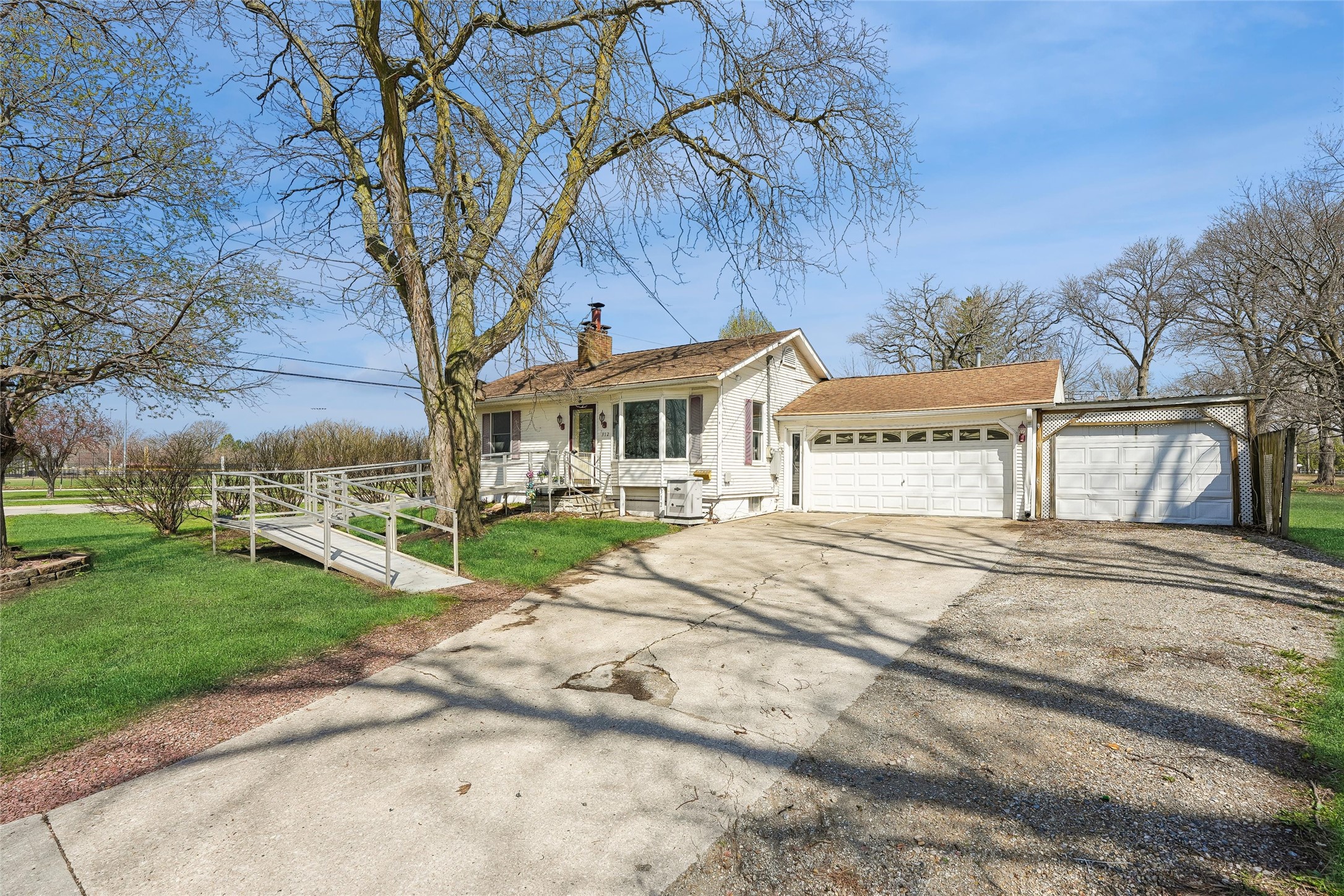312 S 15th Avenue W Property Photo 1