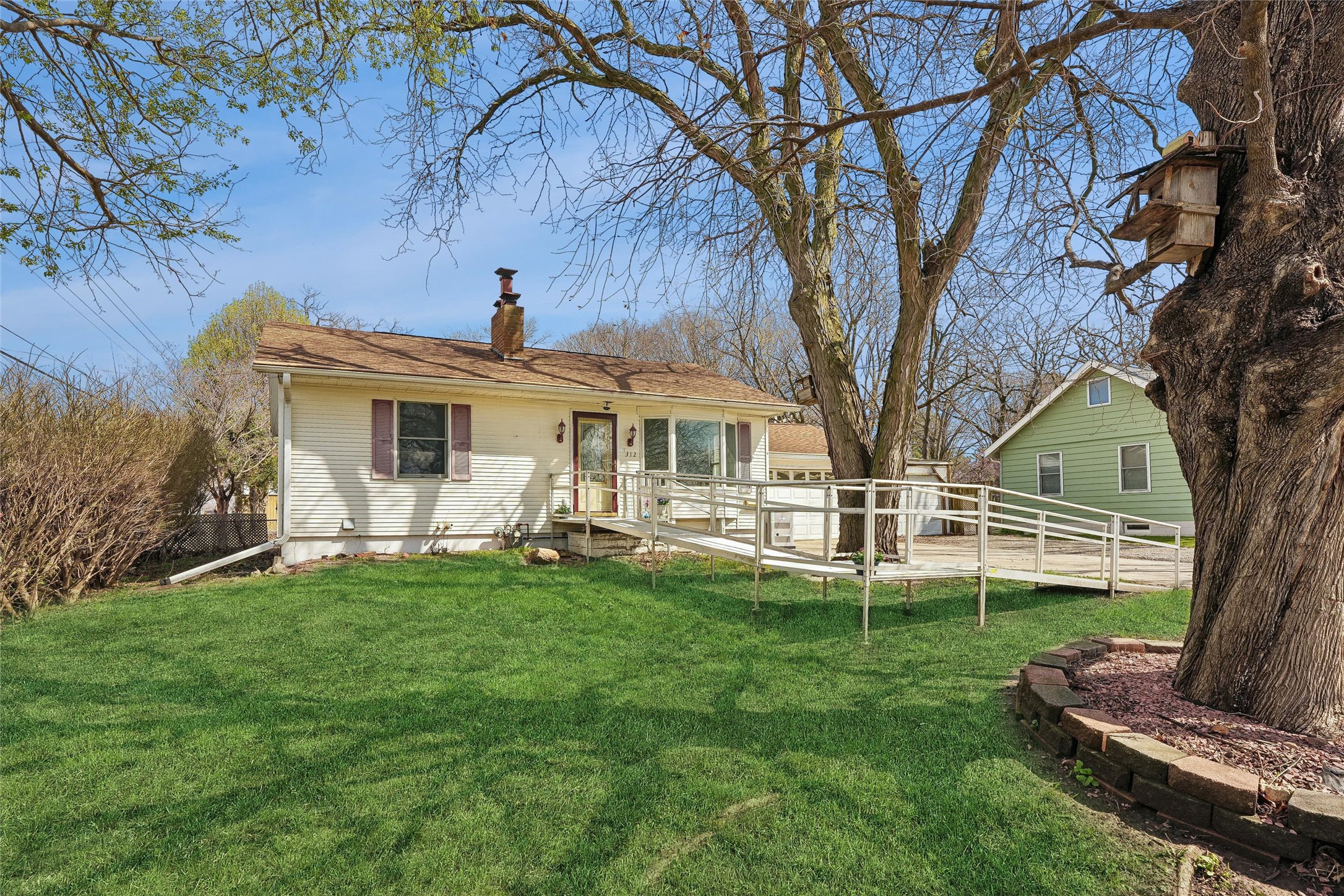312 S 15th Avenue W Property Photo 2