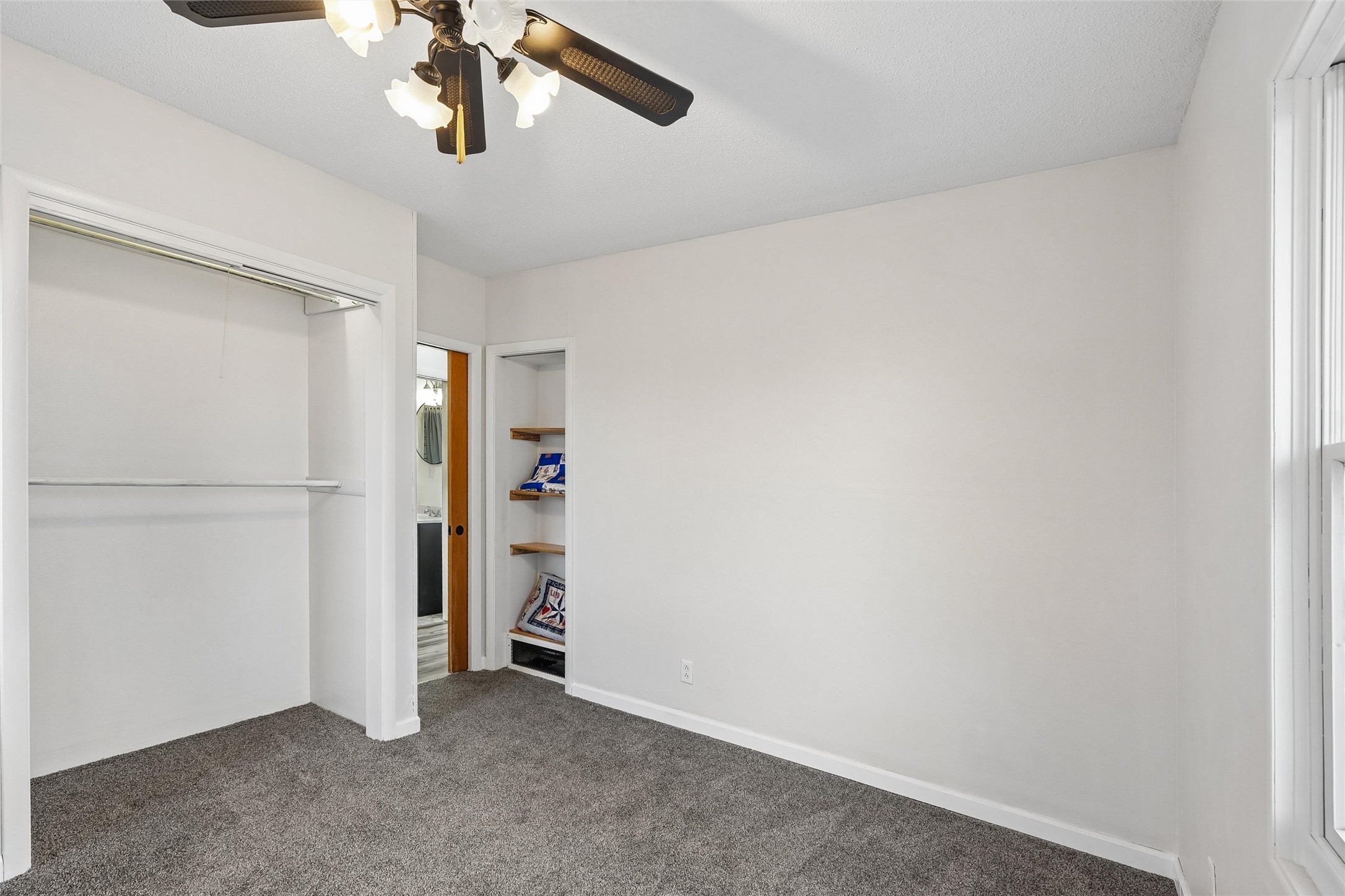 312 S 15th Avenue W Property Photo 8
