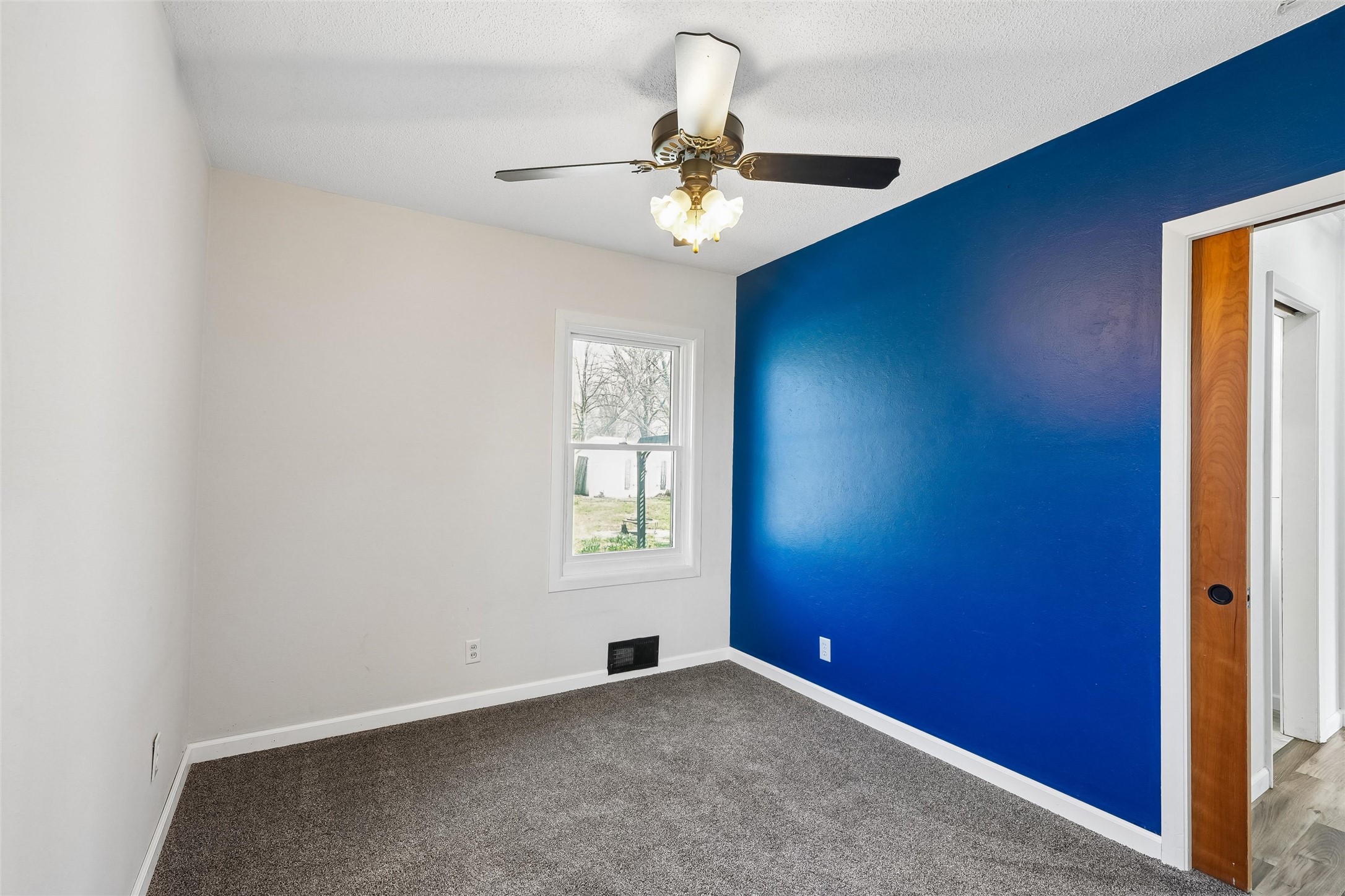 312 S 15th Avenue W Property Photo 9