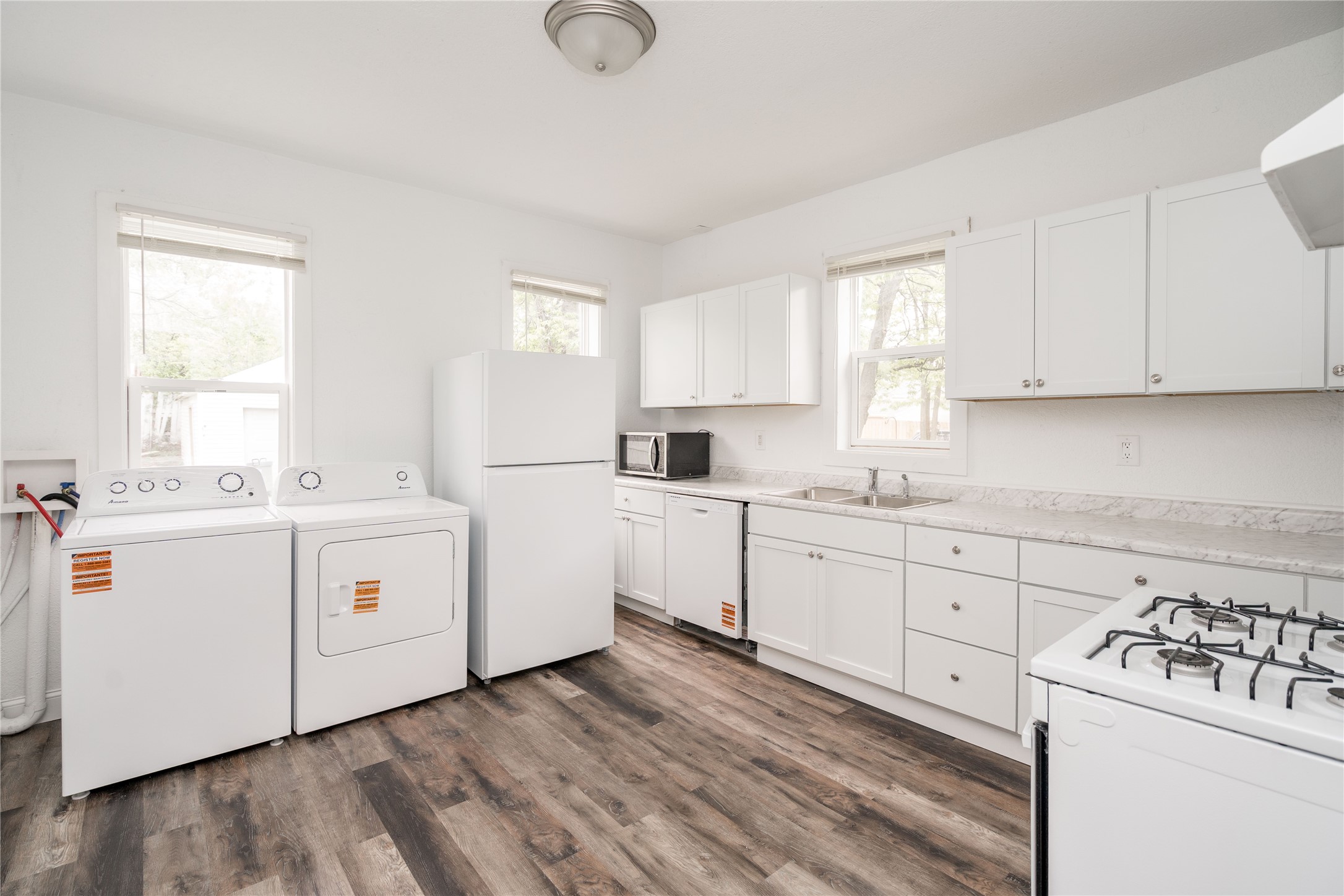 2112 Washington Avenue Property Photo 2