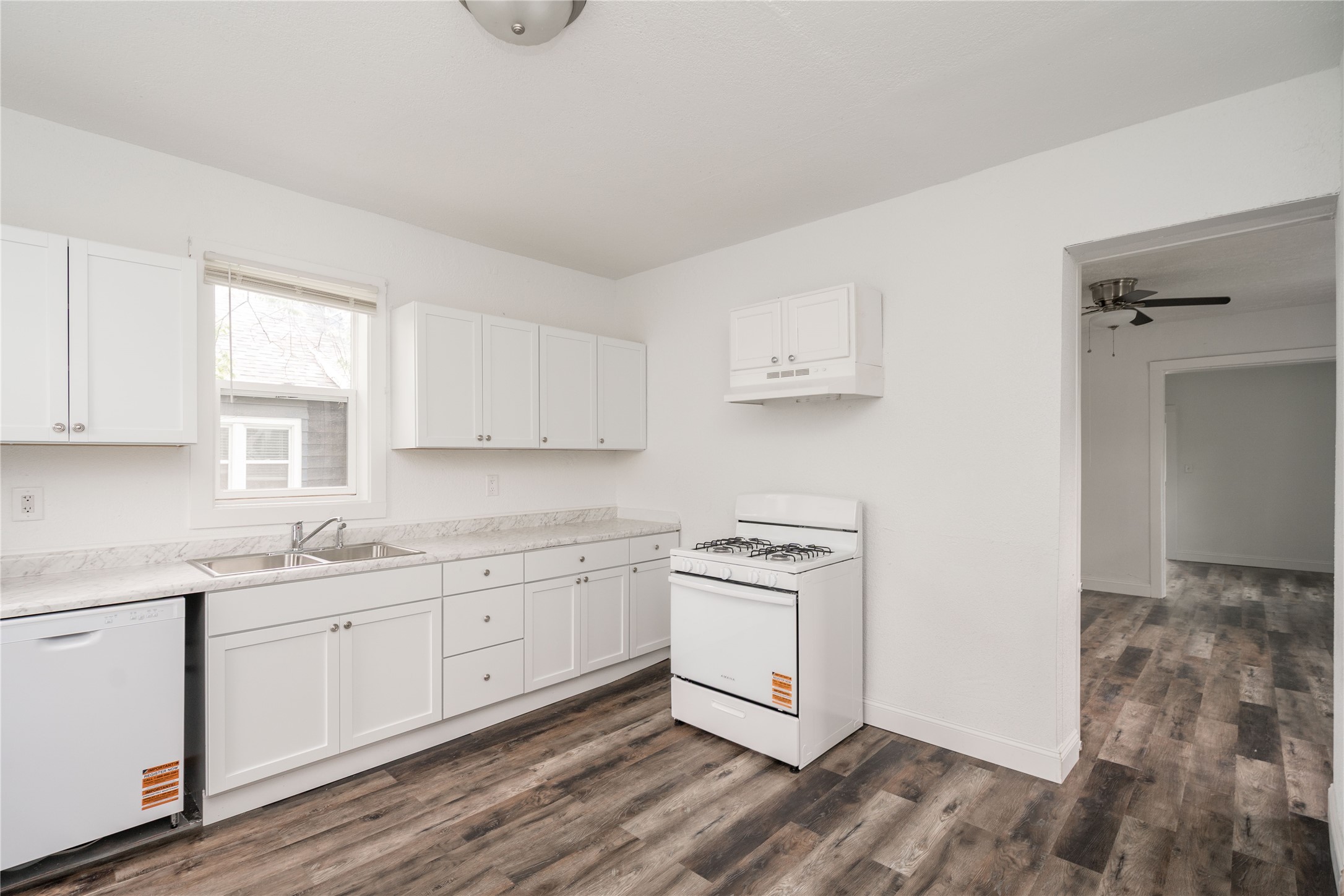 2112 Washington Avenue Property Photo 3