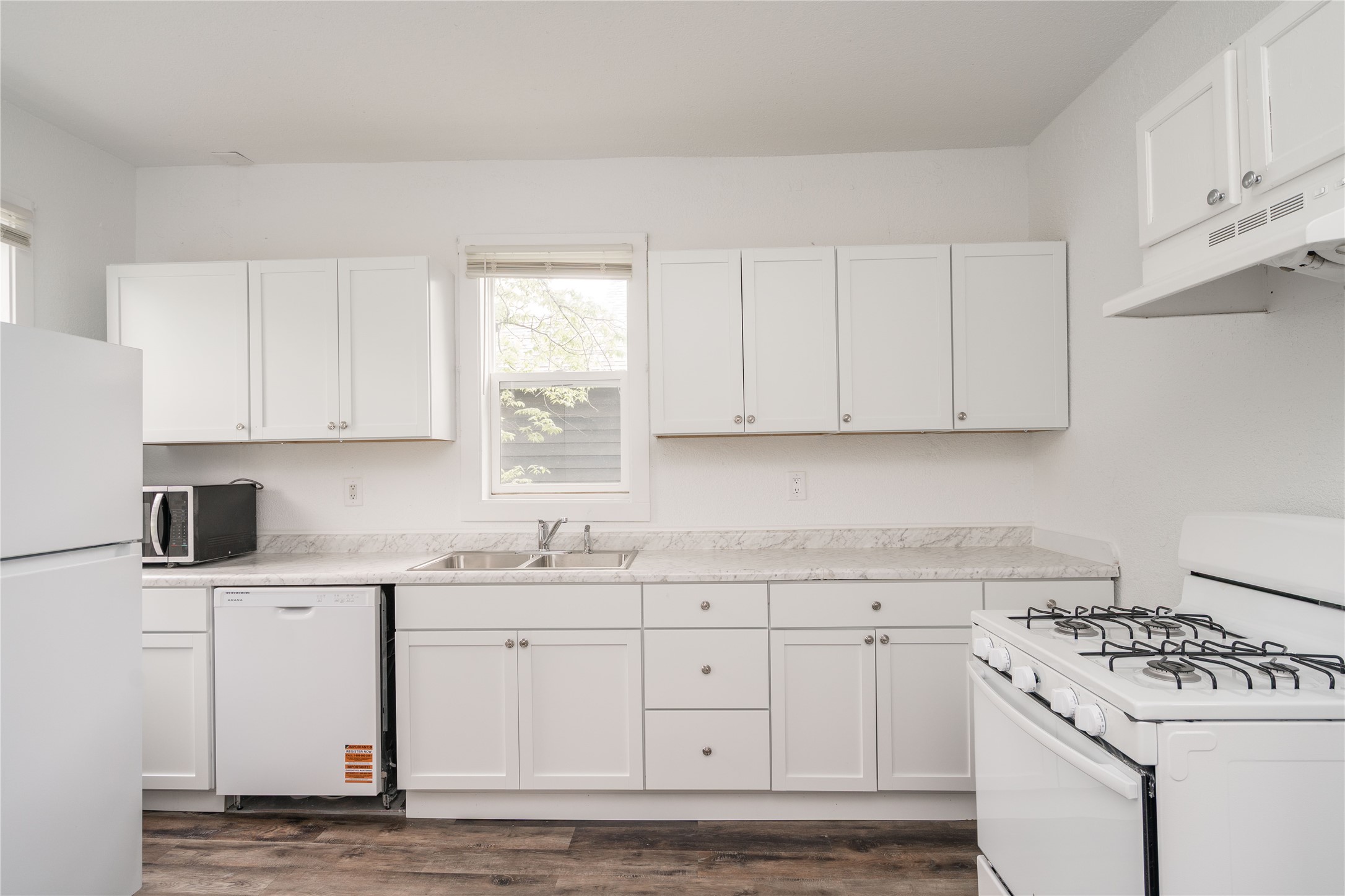 2112 Washington Avenue Property Photo 4