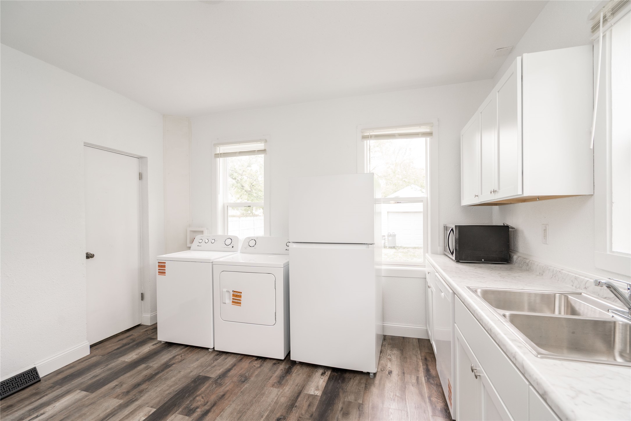 2112 Washington Avenue Property Photo 5