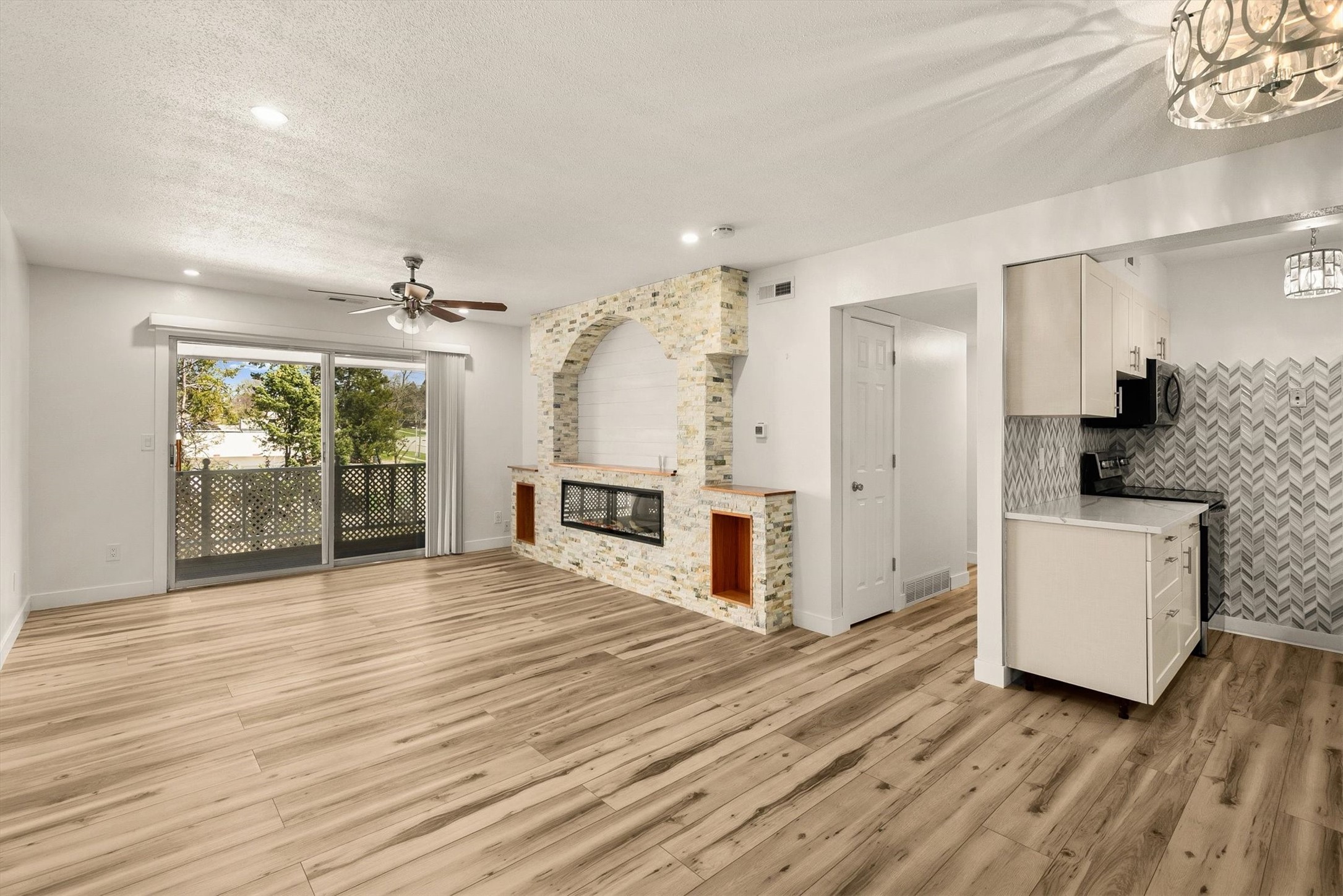 7815 Douglas Avenue 305 Property Photo 1