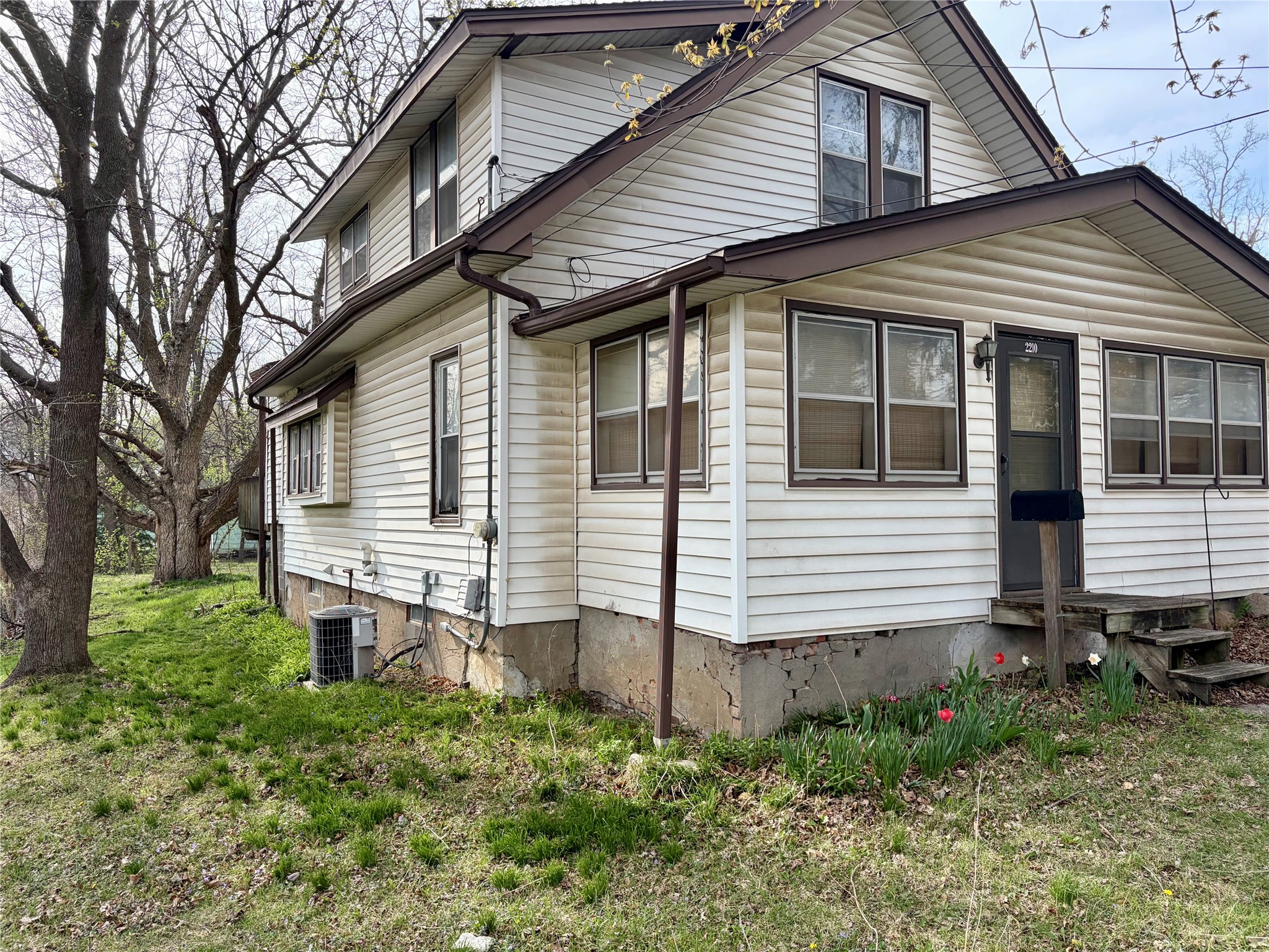 2210 S Union Street Property Photo 3
