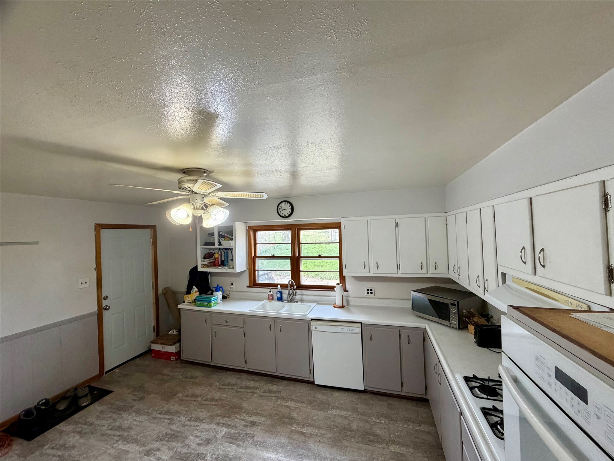 2210 S Union Street Property Photo 8