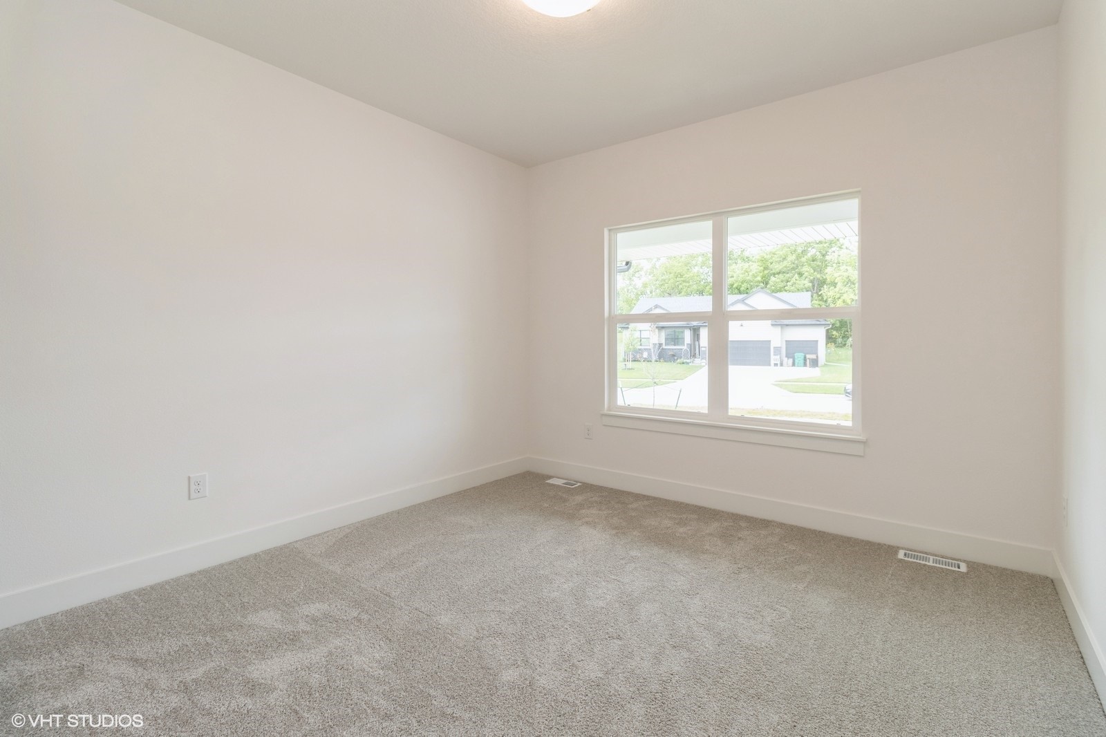 143 10th Avenue Ne Property Photo 3