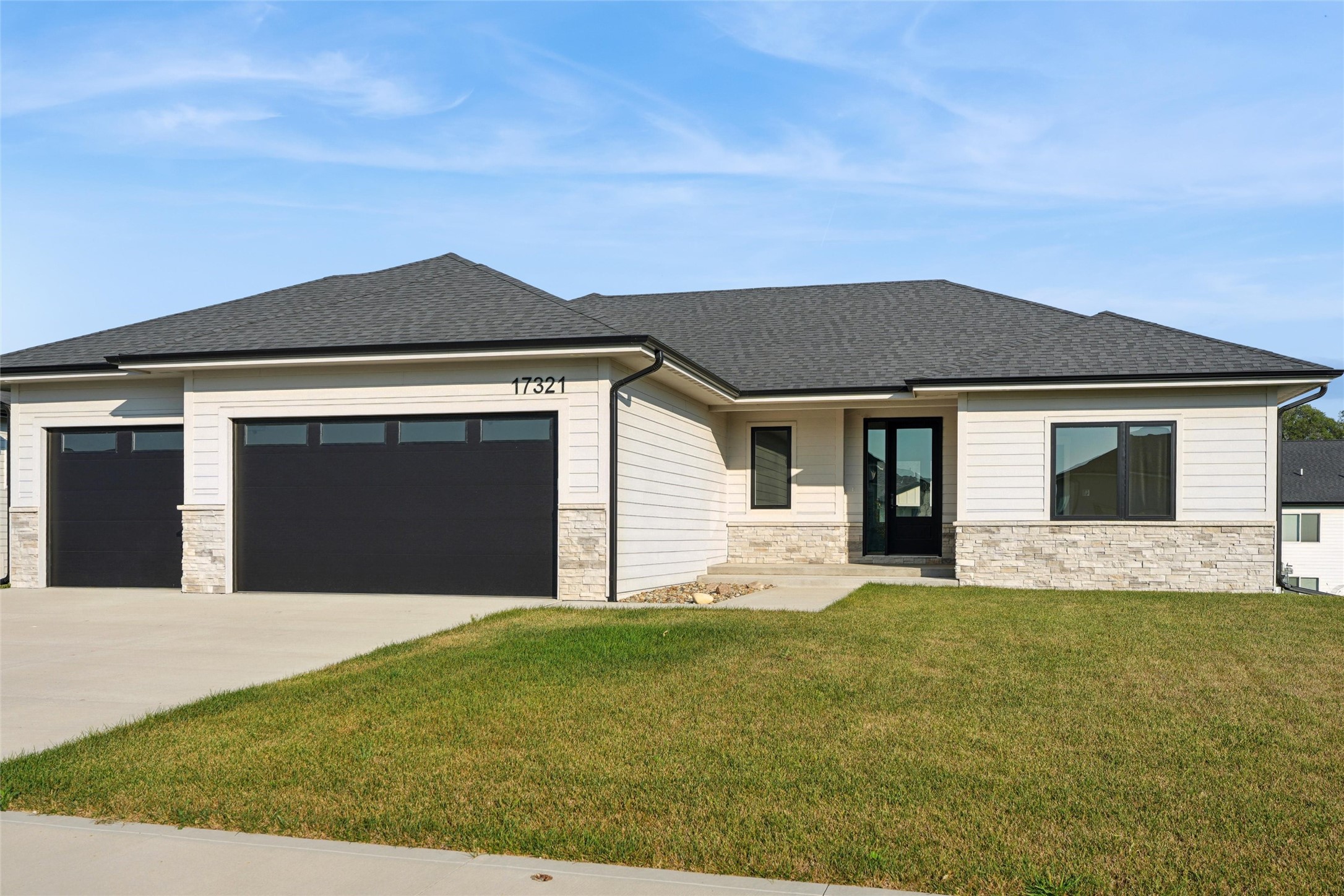 17321 North Valley Drive Property Photo 1