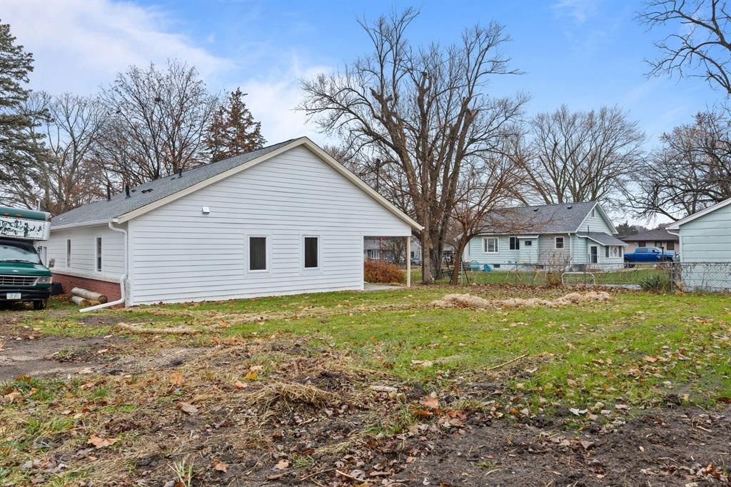 2505 E 40th Street Property Photo 28