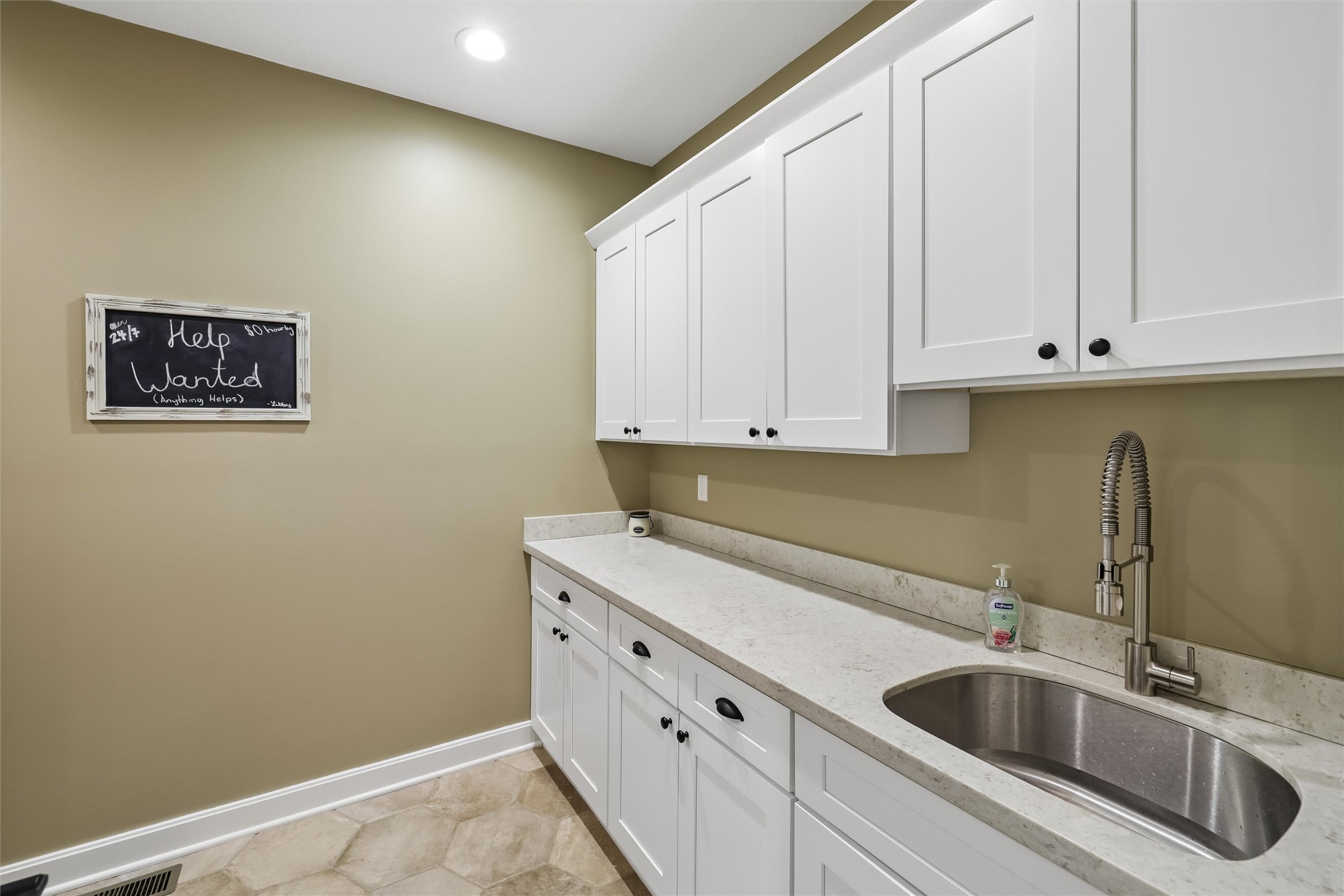 715 Century Circle Property Photo 23