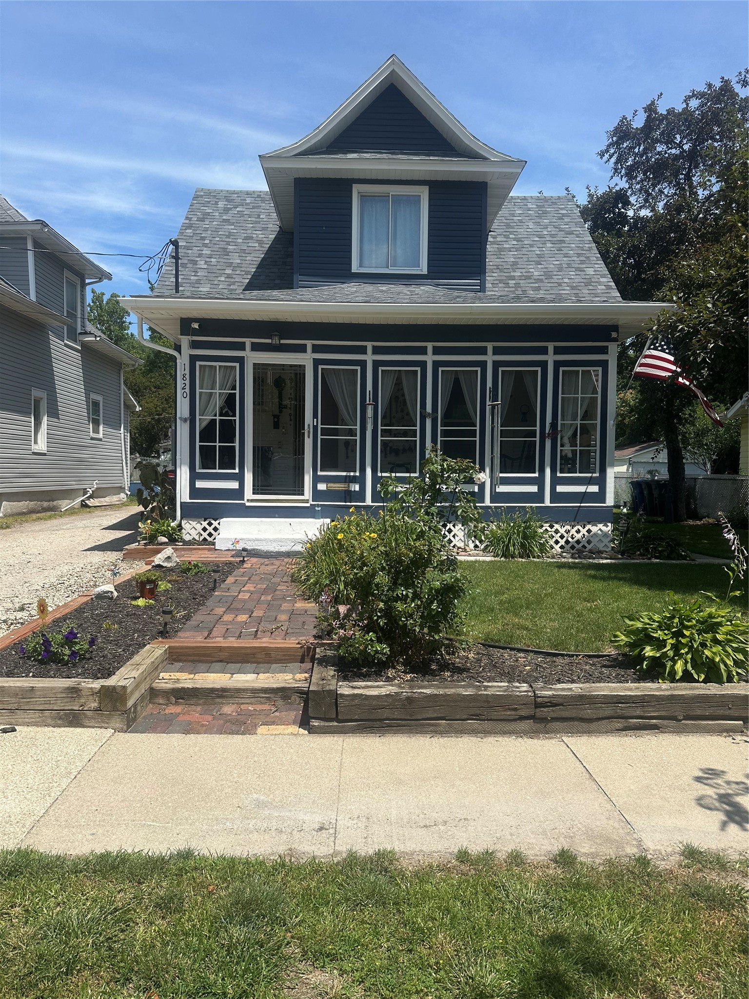 1820 E Walnut Street Property Photo 1