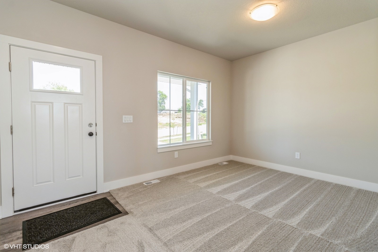 2426 E 50th Court Property Photo 3