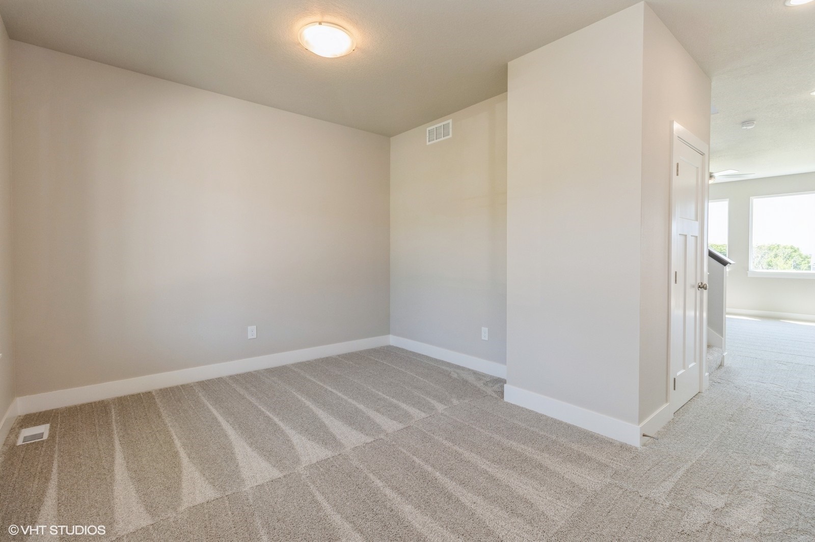 2426 E 50th Court Property Photo 4