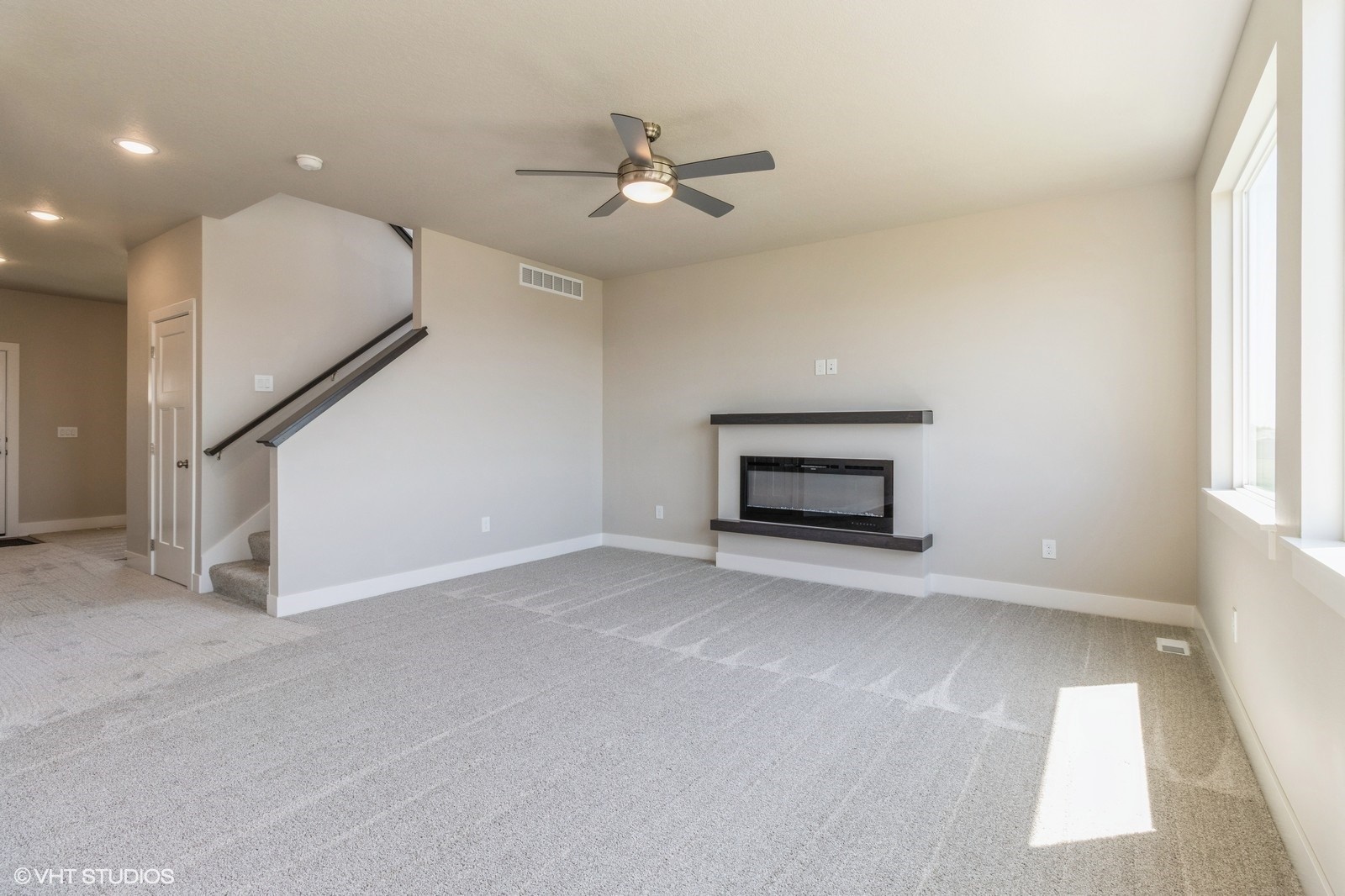 2426 E 50th Court Property Photo 6