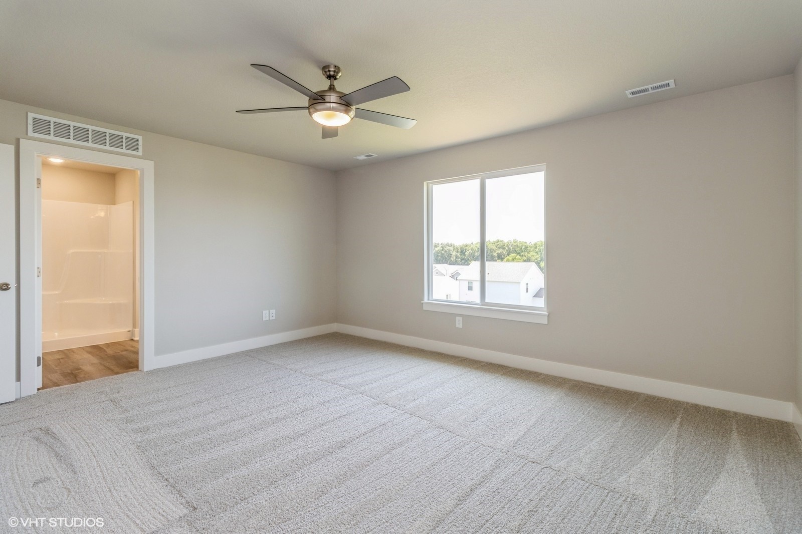 2426 E 50th Court Property Photo 8