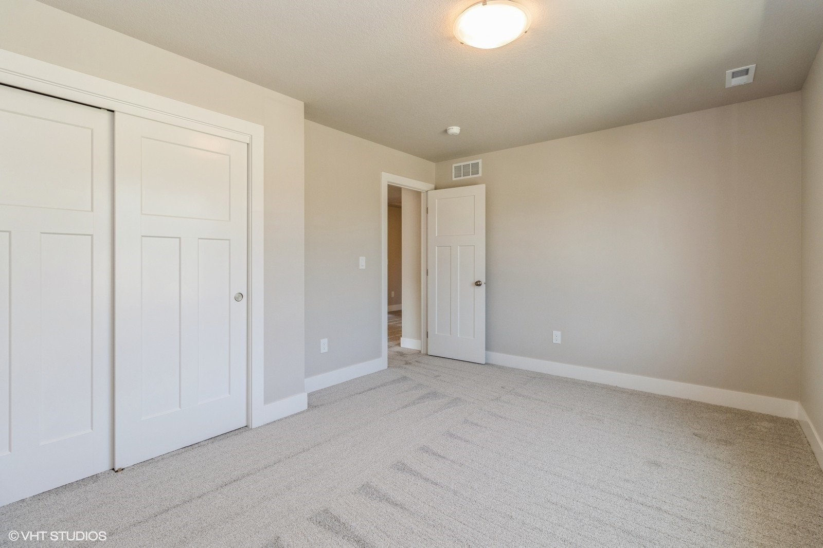 2426 E 50th Court Property Photo 11
