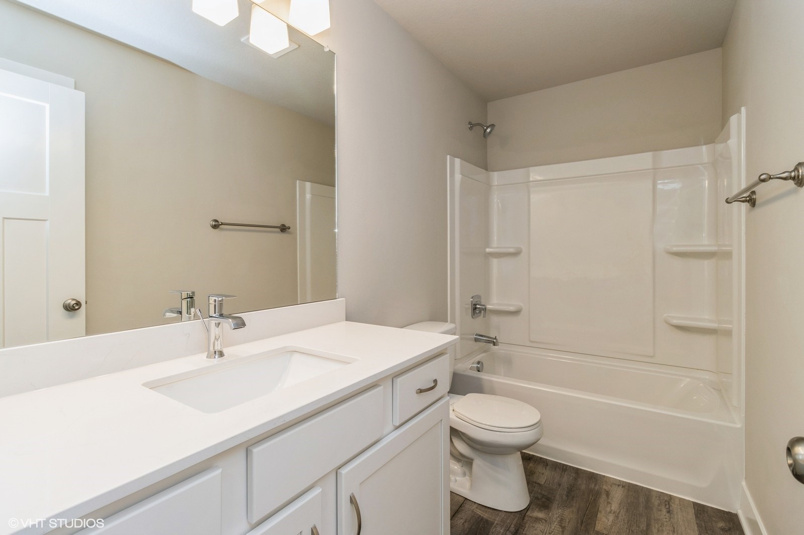 2426 E 50th Court Property Photo 13