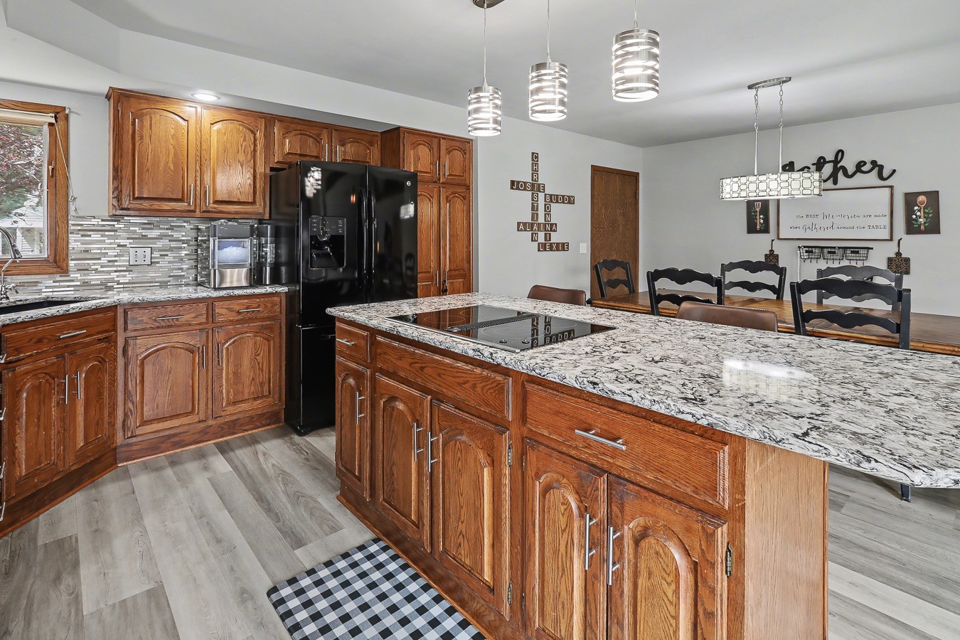 1207 Bruce Lane Property Photo 4