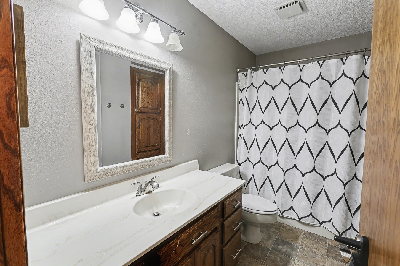 1207 Bruce Lane Property Photo 7