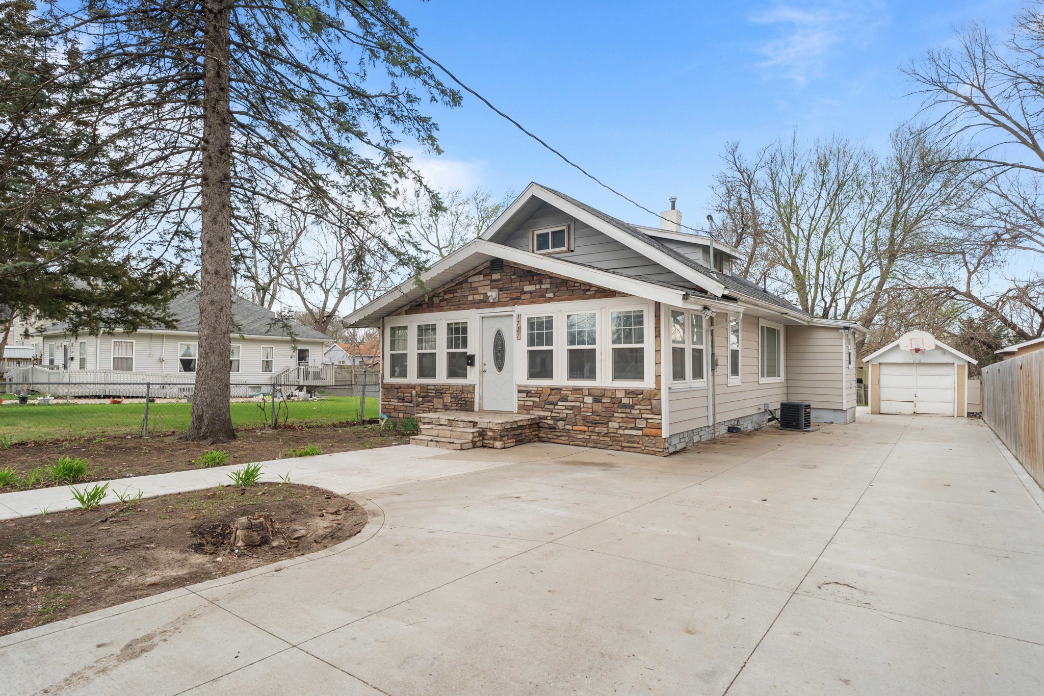 1727 Mondamin Avenue Property Photo 1