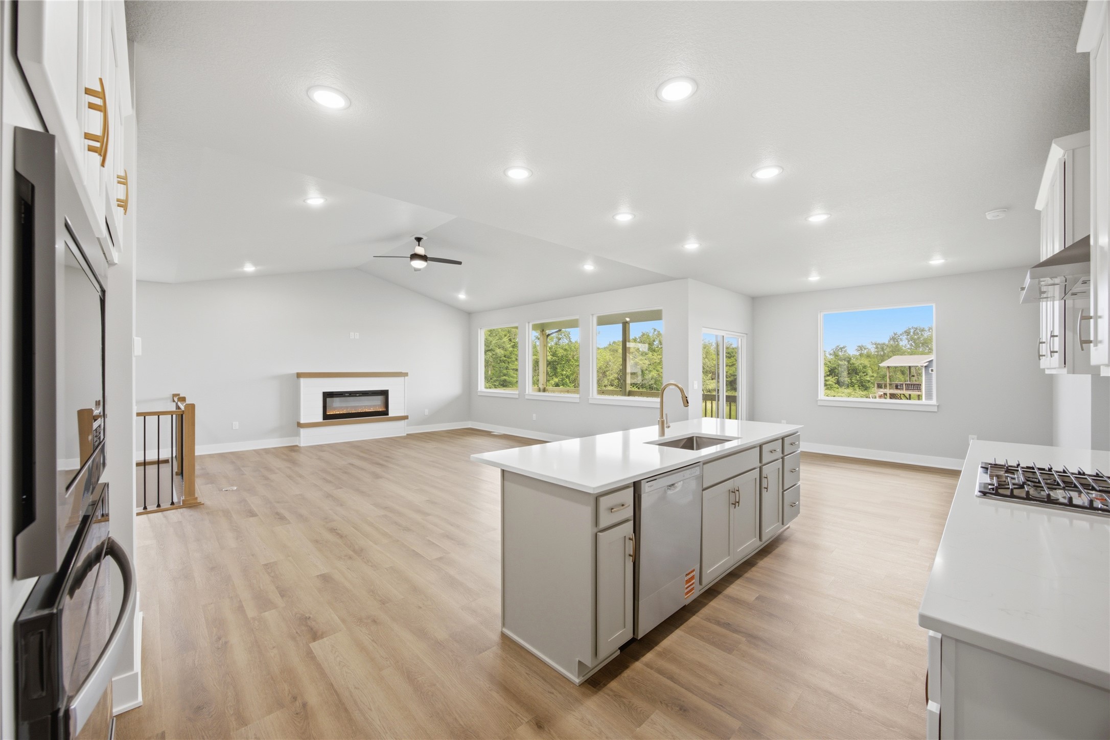 1715 Roebling Road Property Photo 3