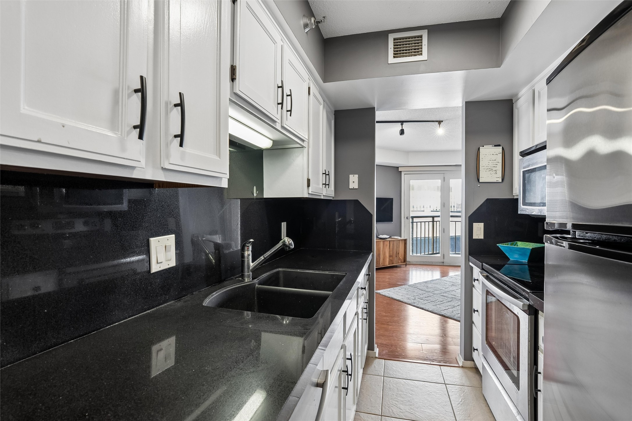 300 Walnut Street 711 Property Photo 8