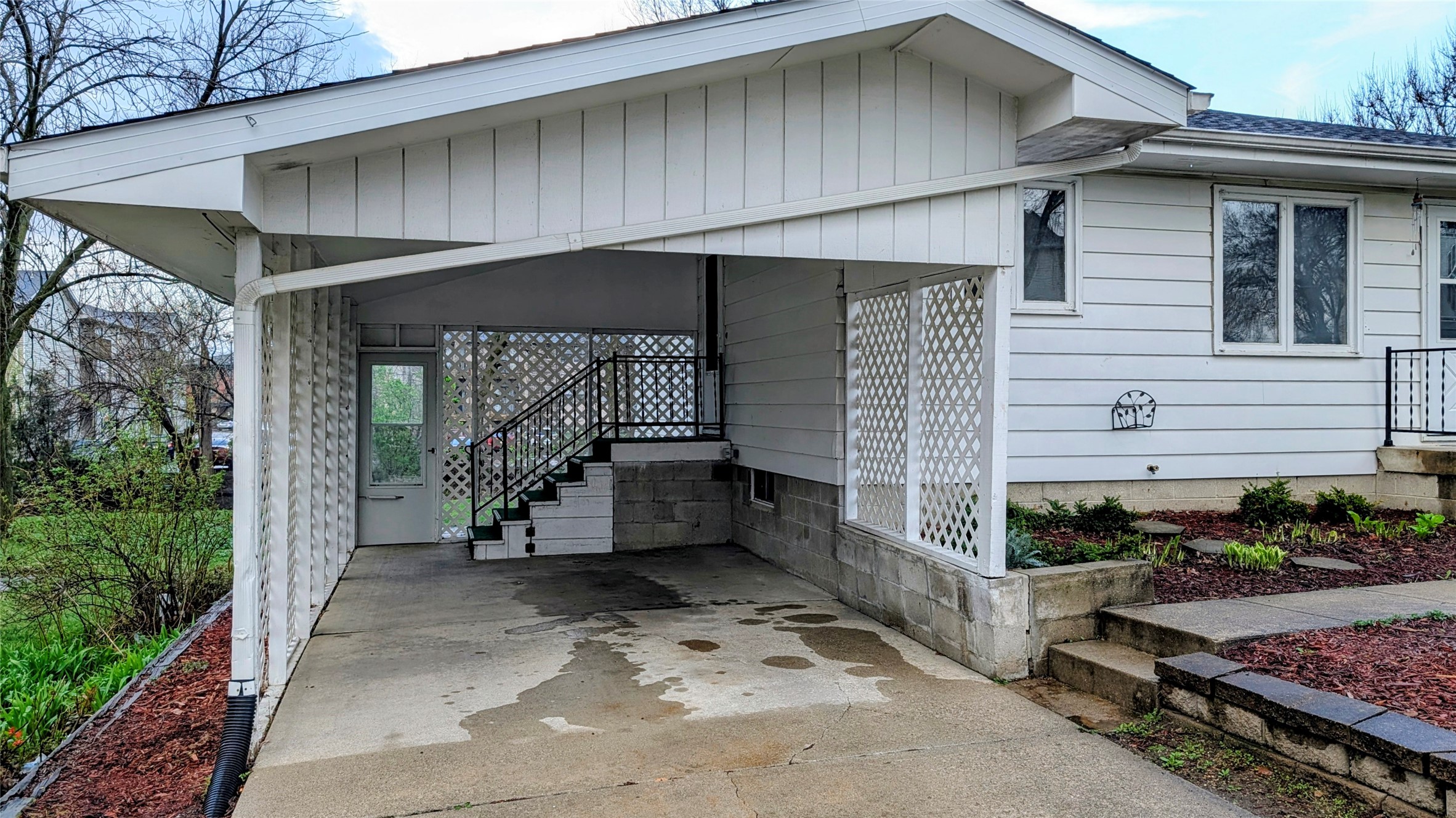 415 S Walnut Avenue Property Photo 3