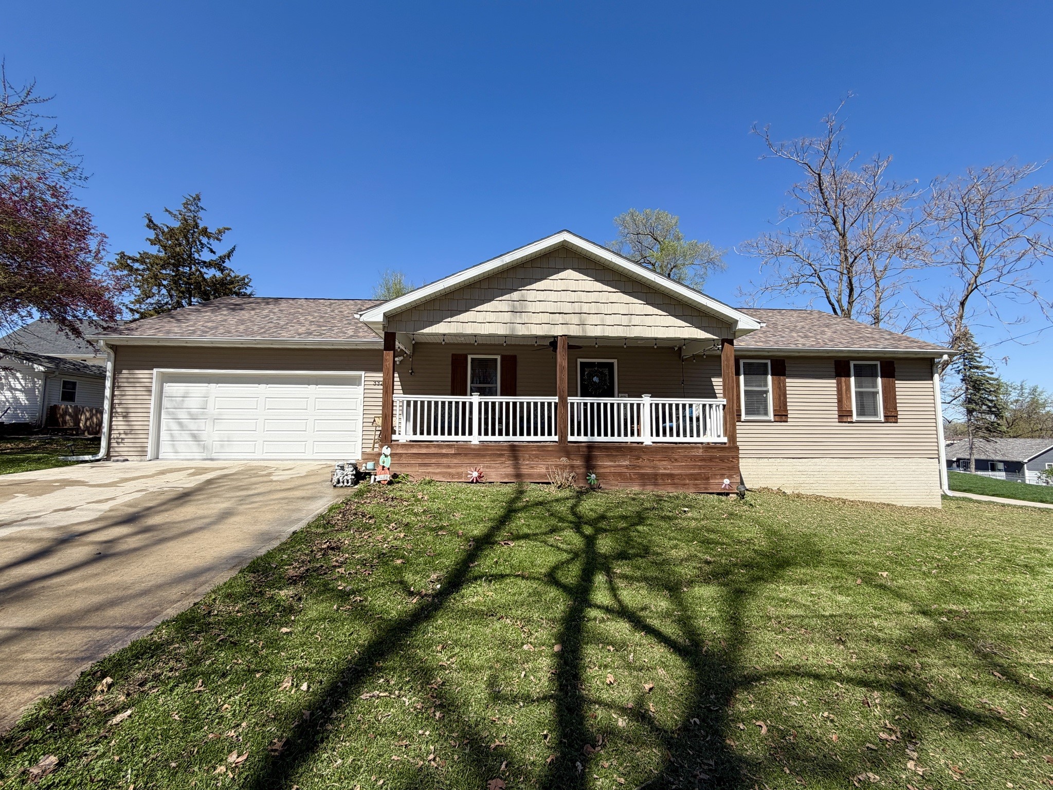 332 S 11th Avenue W Property Photo 1