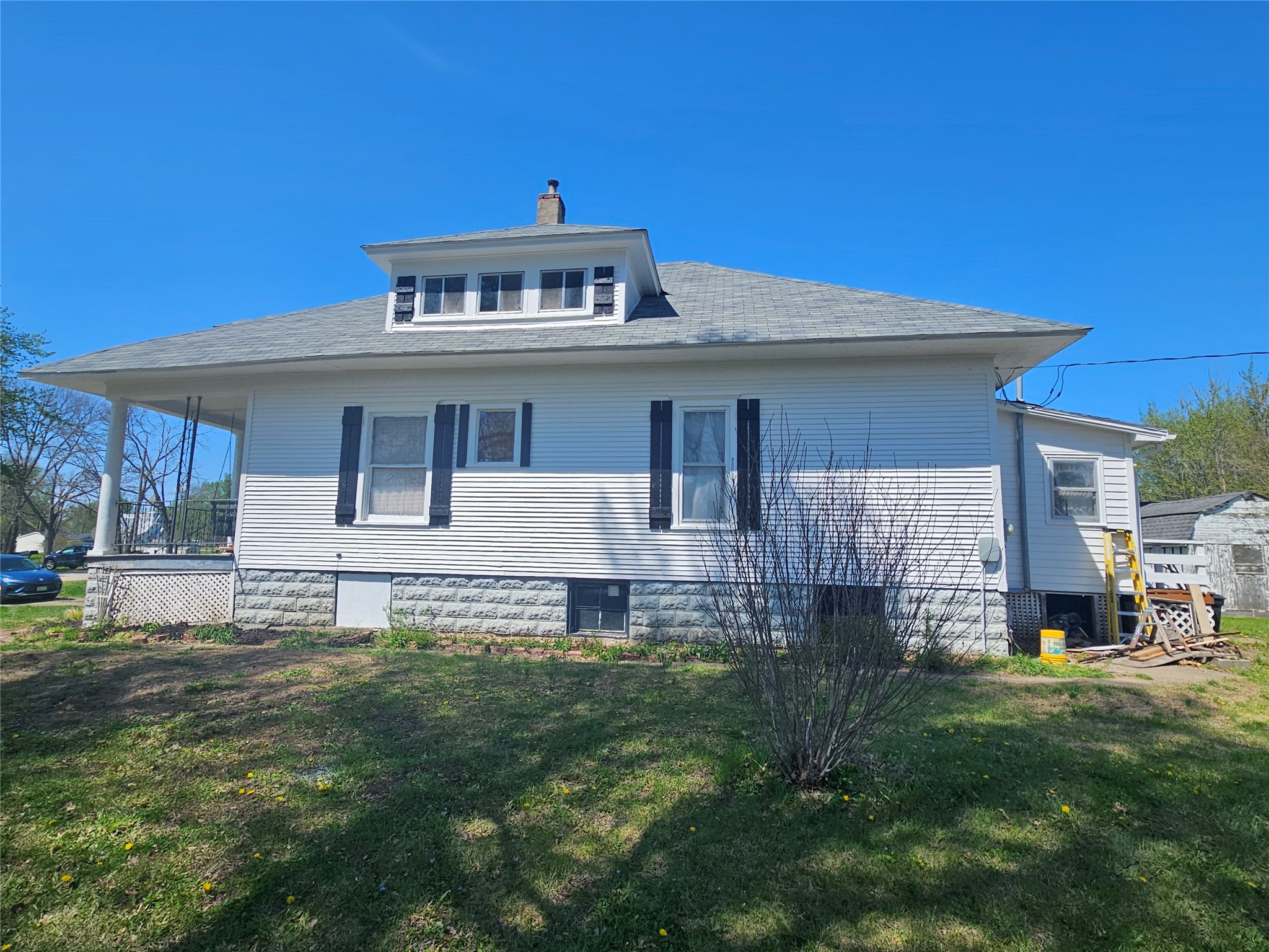 303 S Central Avenue Property Photo 2