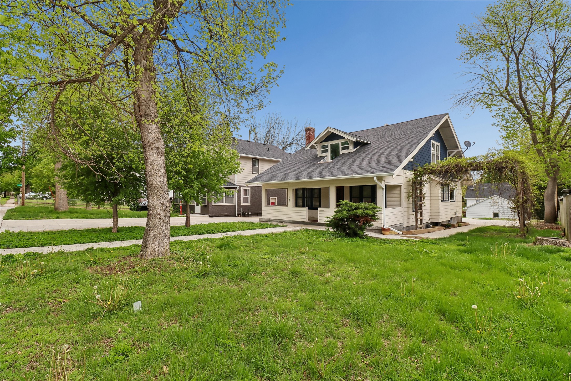 683 35th Street Property Photo 1