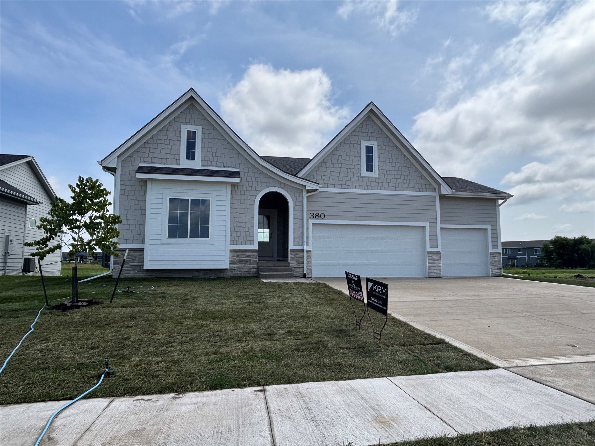 380 NW Ryder Drive Property Photo 1
