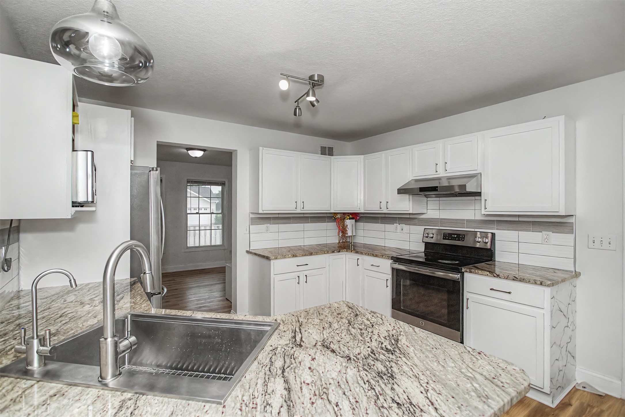 2755 Somerset Drive Property Photo 6