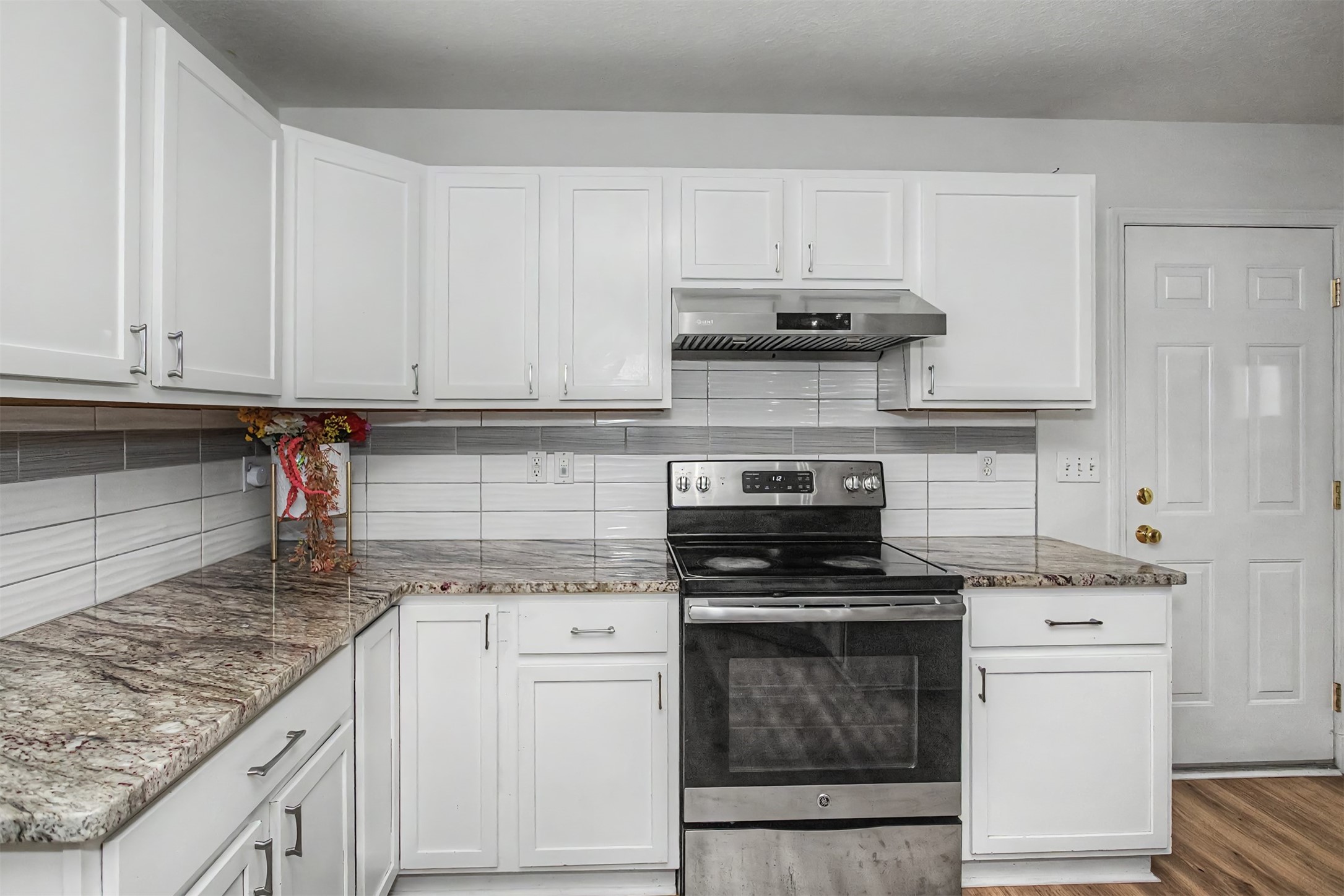 2755 Somerset Drive Property Photo 8
