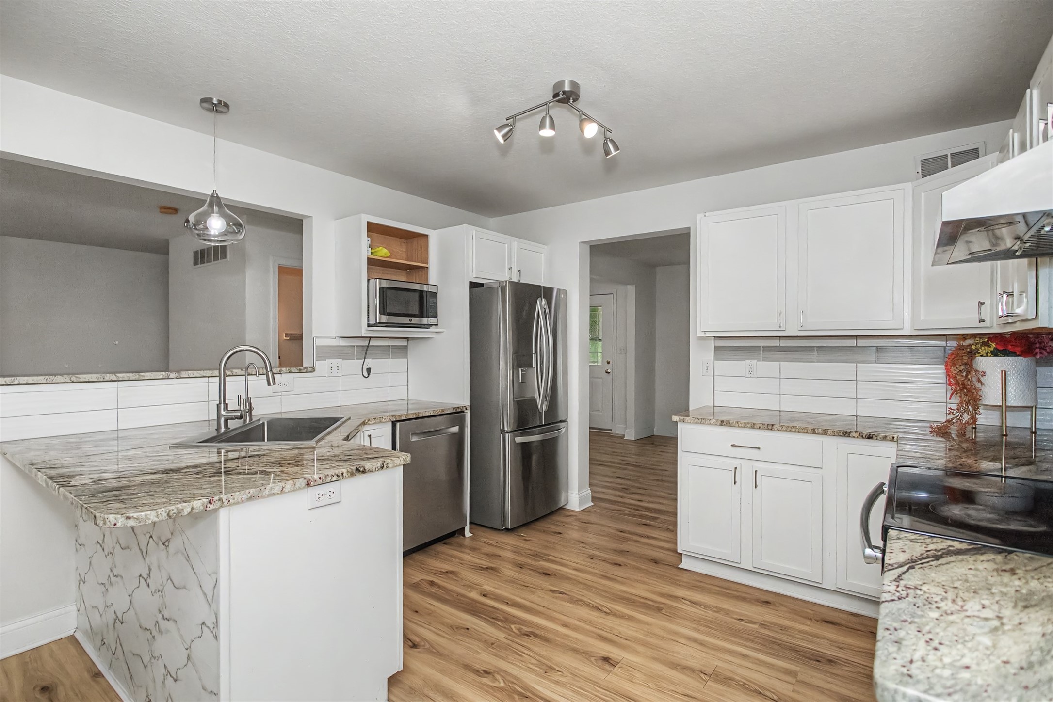 2755 Somerset Drive Property Photo 9