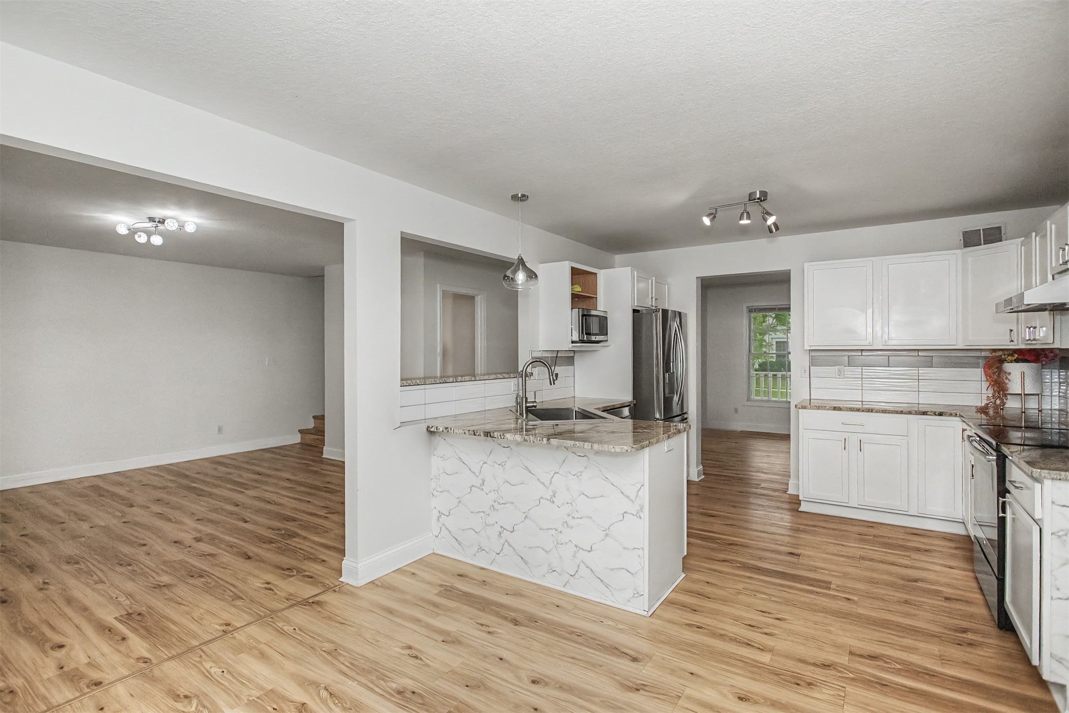 2755 Somerset Drive Property Photo 11