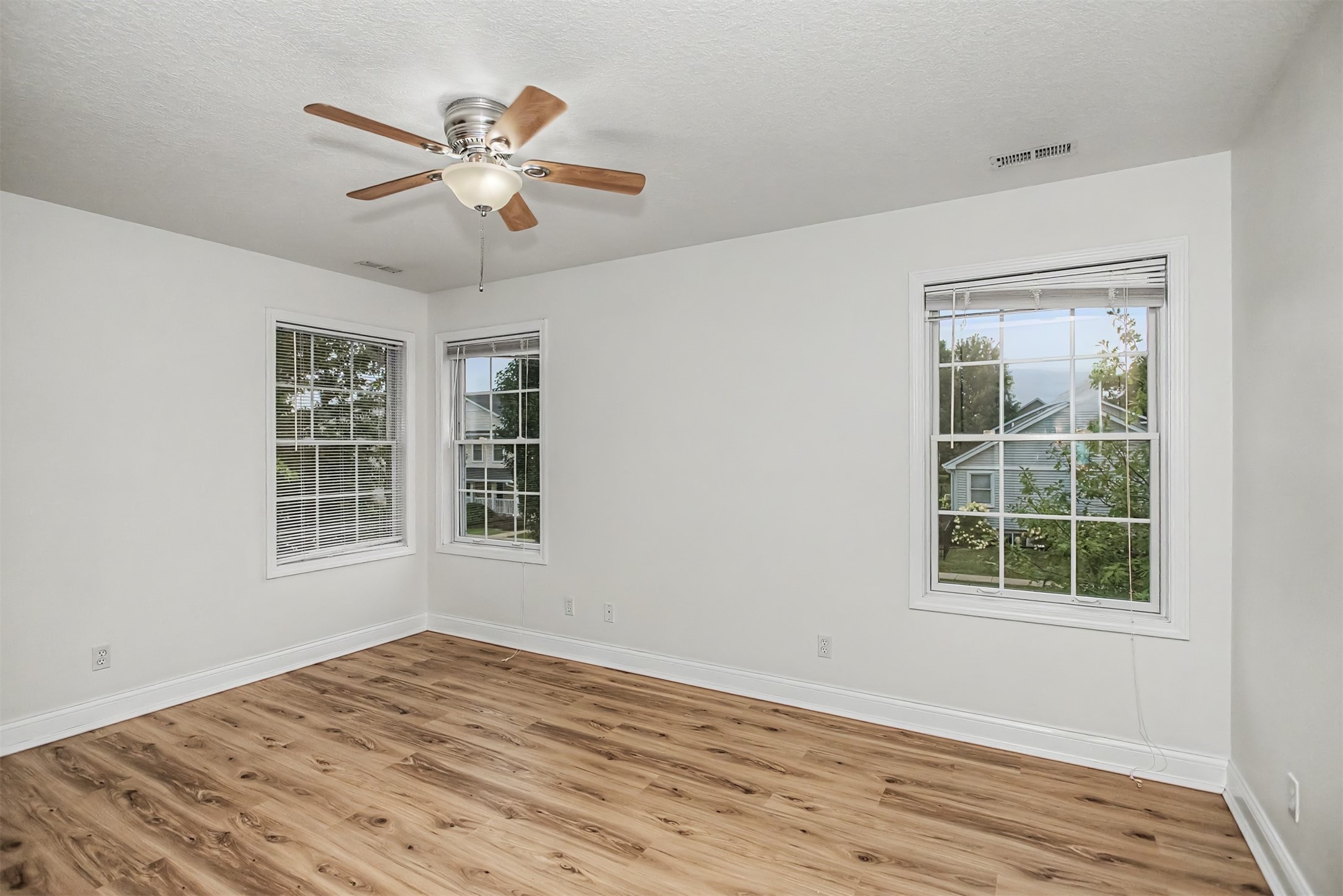 2755 Somerset Drive Property Photo 18
