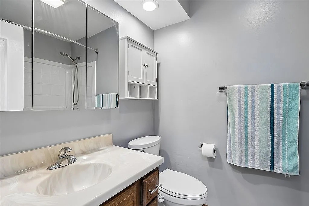 9654 Elmcrest Drive Property Photo 14