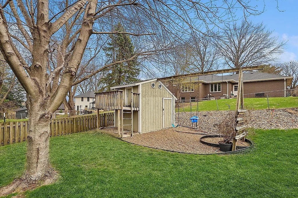 9654 Elmcrest Drive Property Photo 19