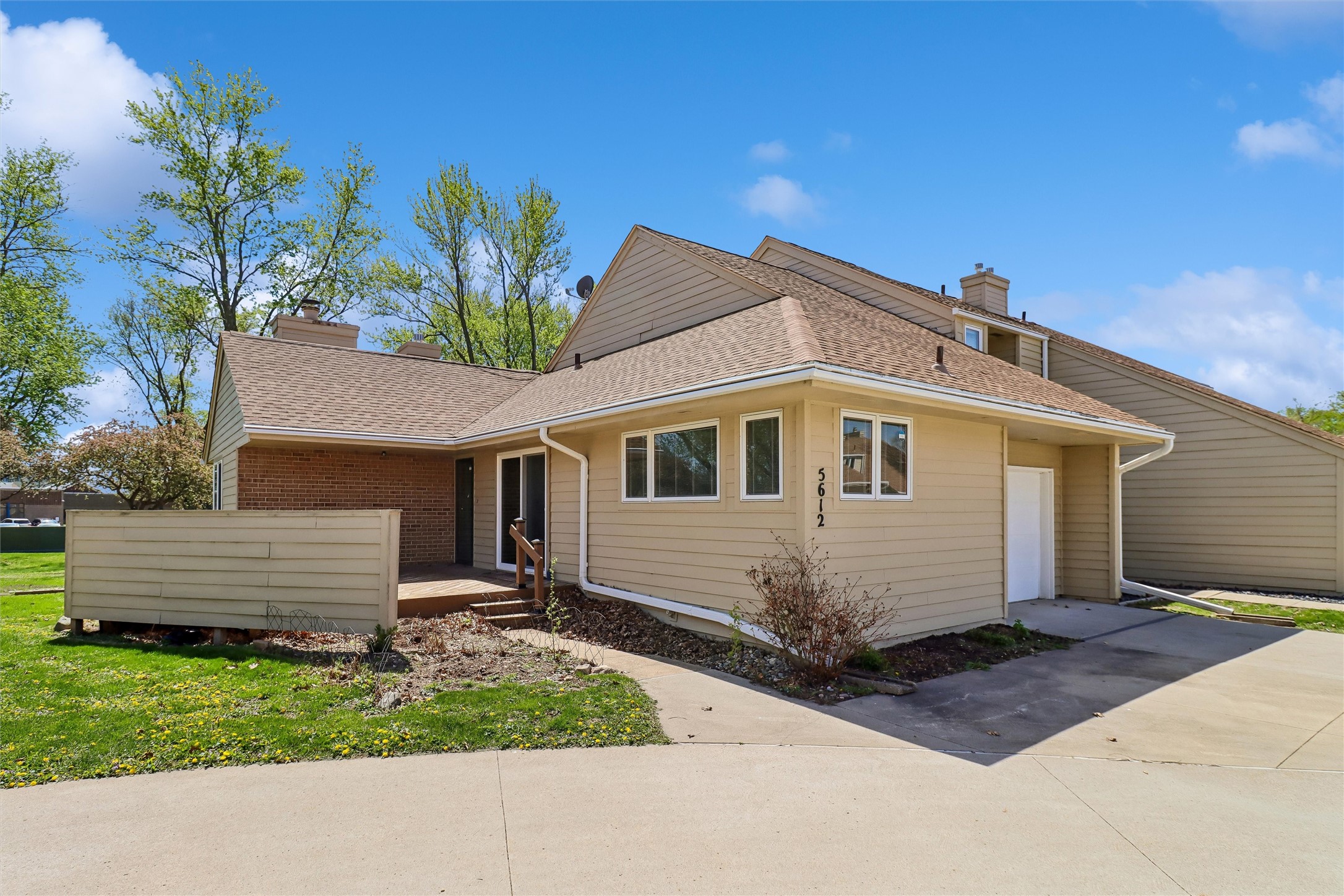 5612 Linden Circle Property Photo 1