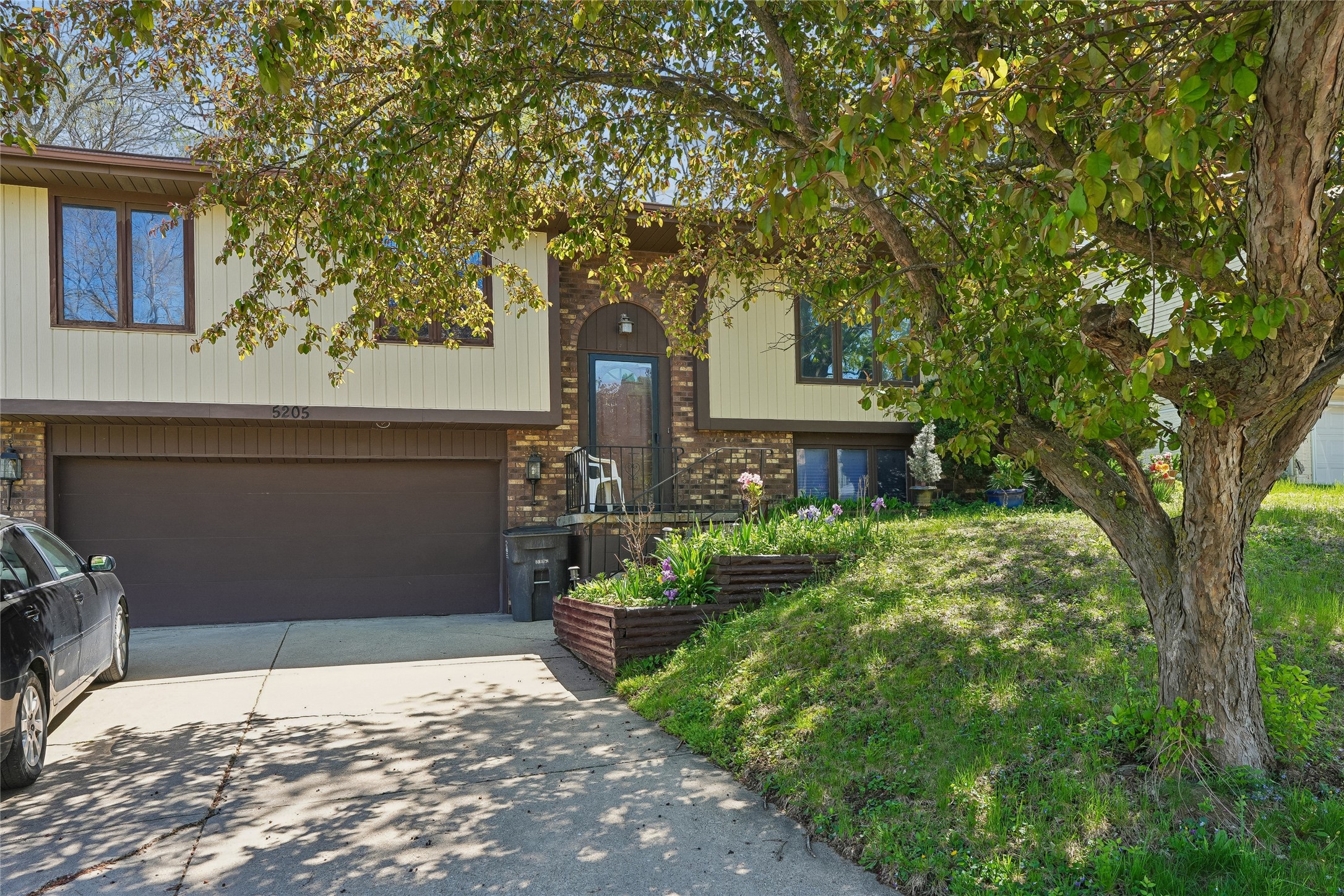 5205 SE 8th Street Property Photo 1