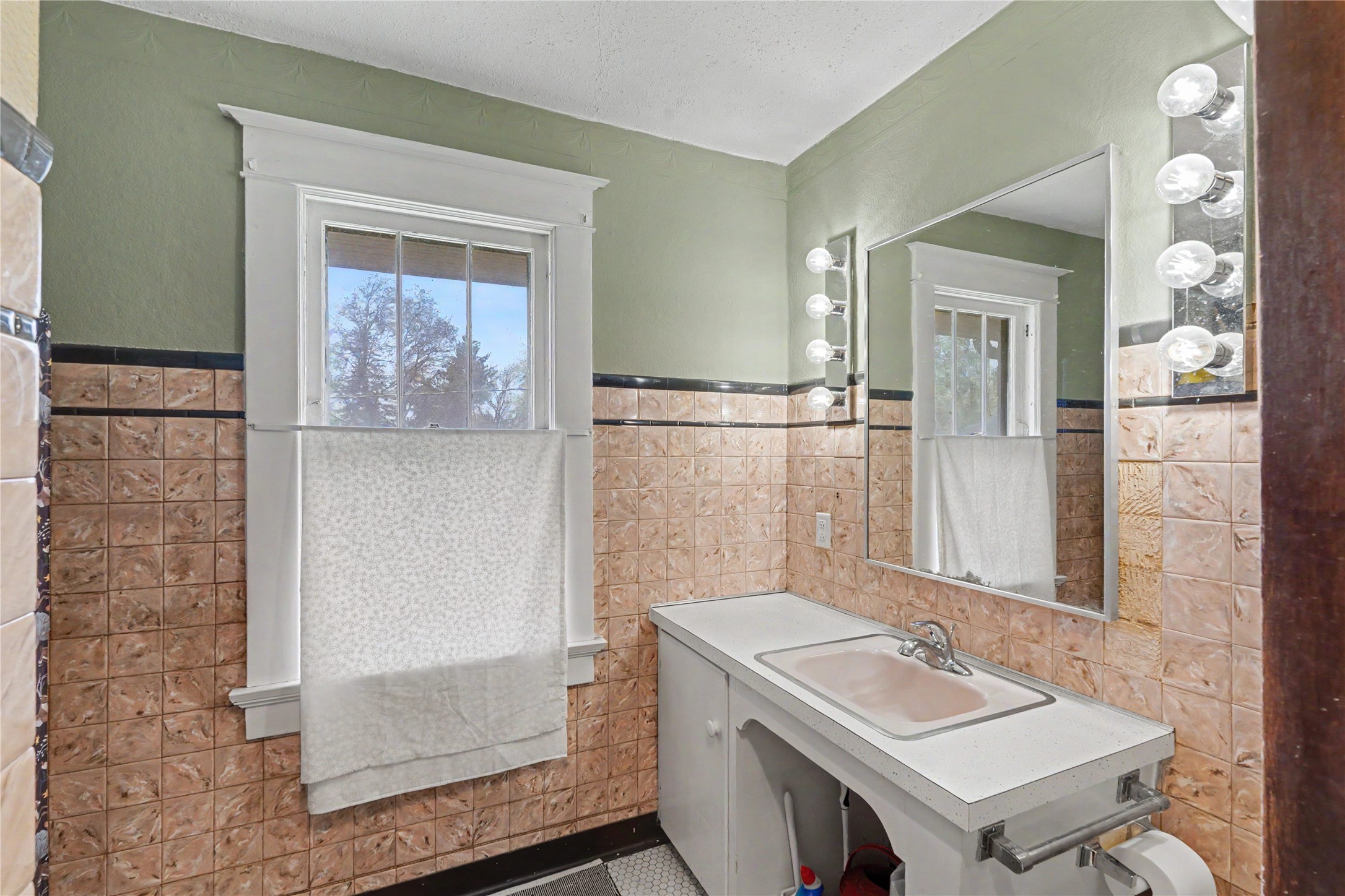816 10th Avenue Property Photo 22