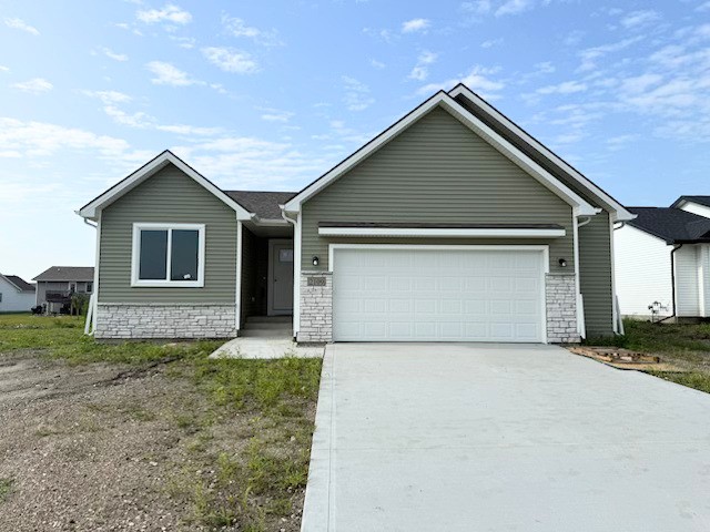 2109 White Oak Lane Property Photo 1