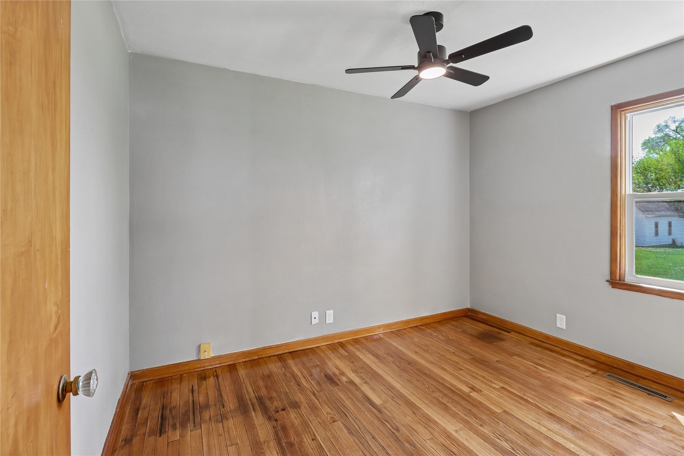 1709 N 2nd Avenue E Property Photo 7