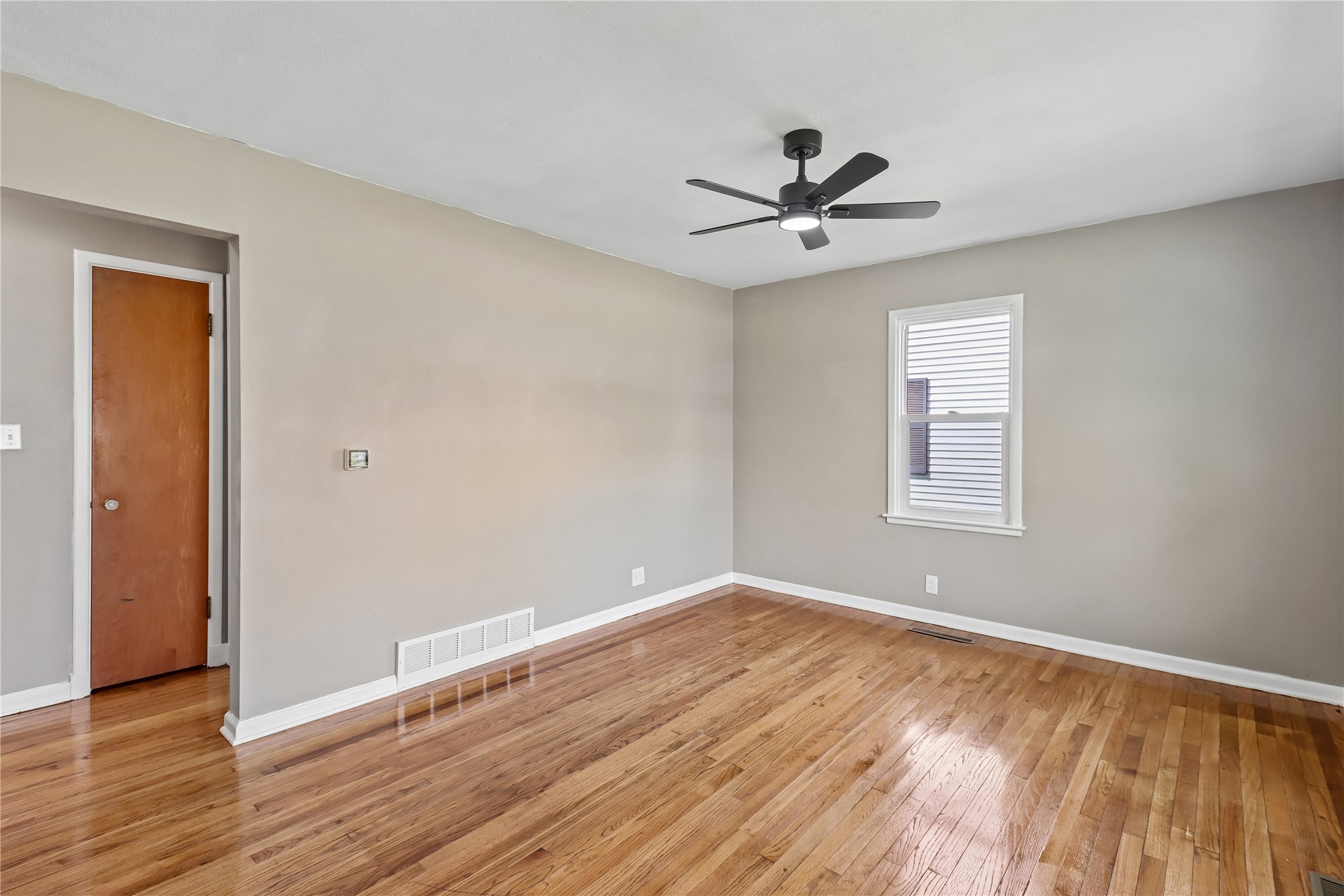 1709 N 2nd Avenue E Property Photo 8