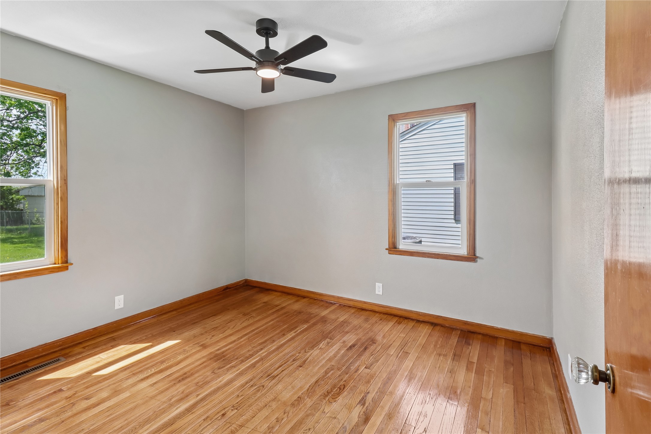1709 N 2nd Avenue E Property Photo 10