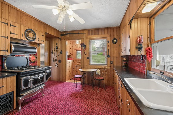 606 East Street Property Photo 25