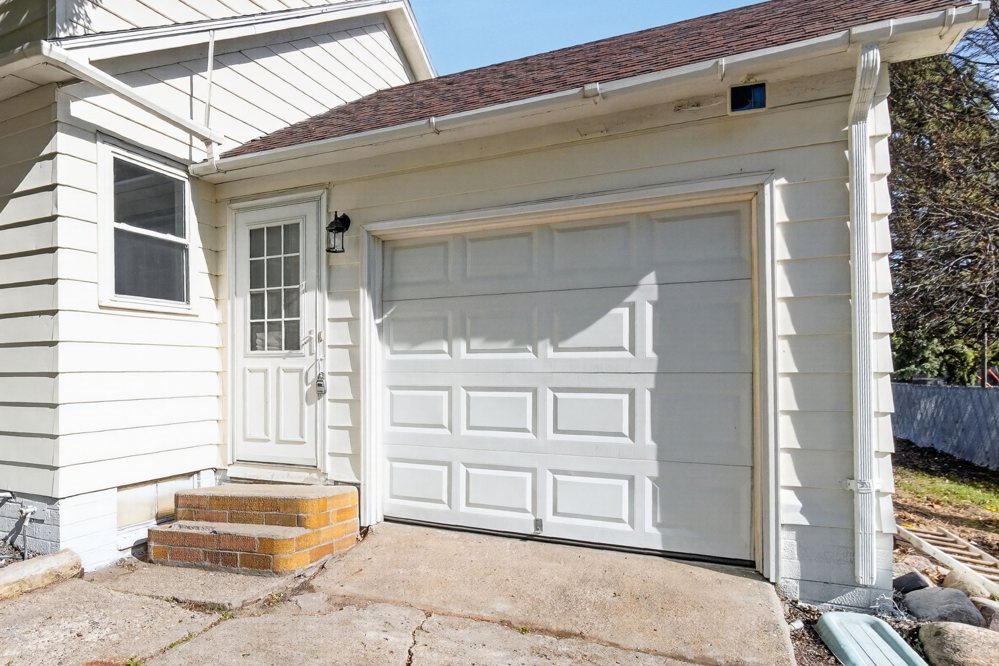 1902 State Street Property Photo 3