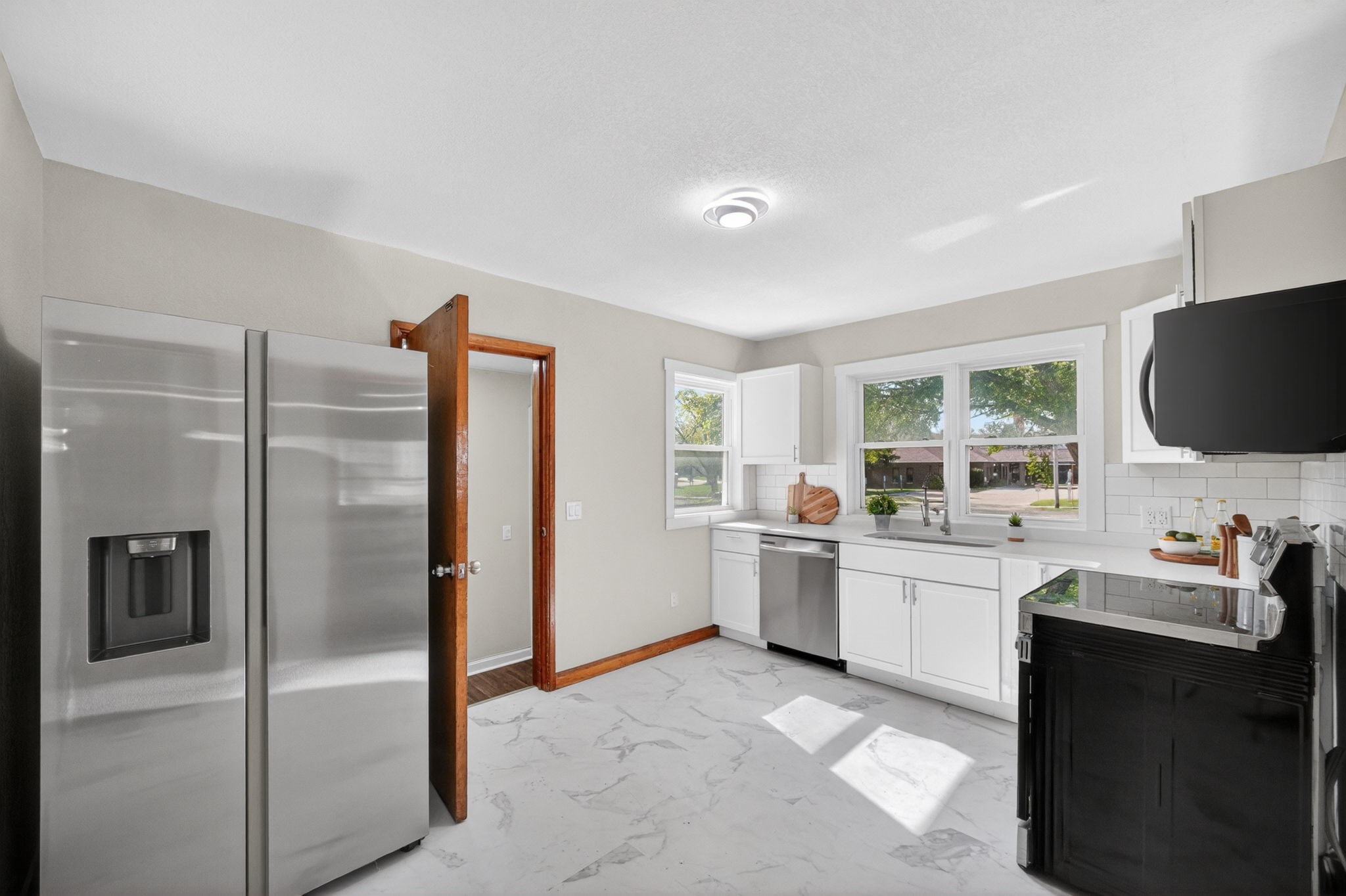 1902 State Street Property Photo 13